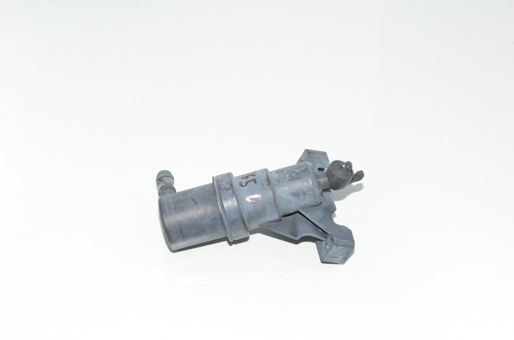 Right Headlight Washer Pump · BMW 7 (E65, E66, E67) BMW 7 (E65, E66, E67) 730 d 2004 – 2