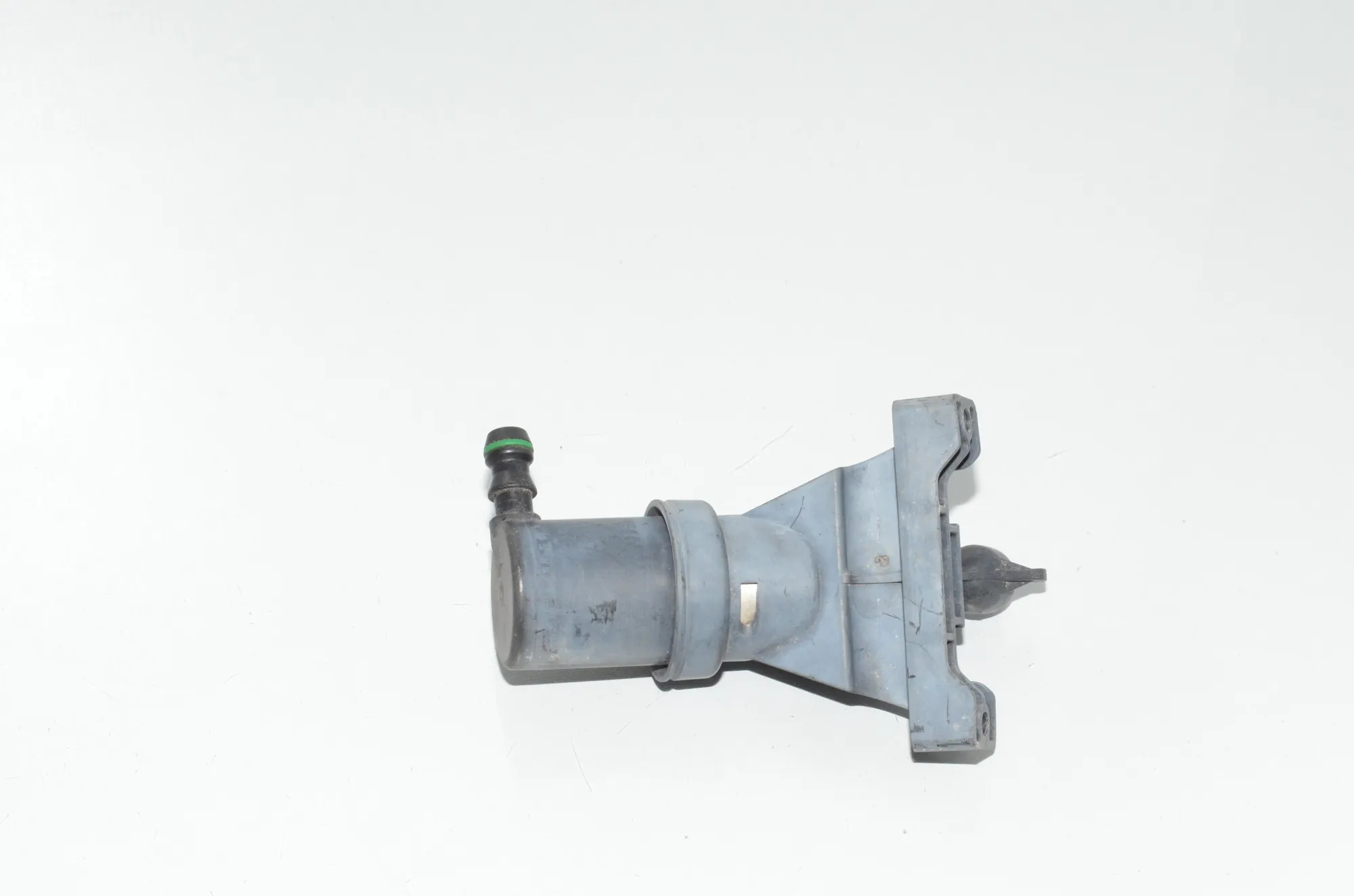 Left Headlight Washer Pump · BMW 7 (E65, E66, E67) BMW 7 (E65, E66, E67) 730 d 2004 – 4