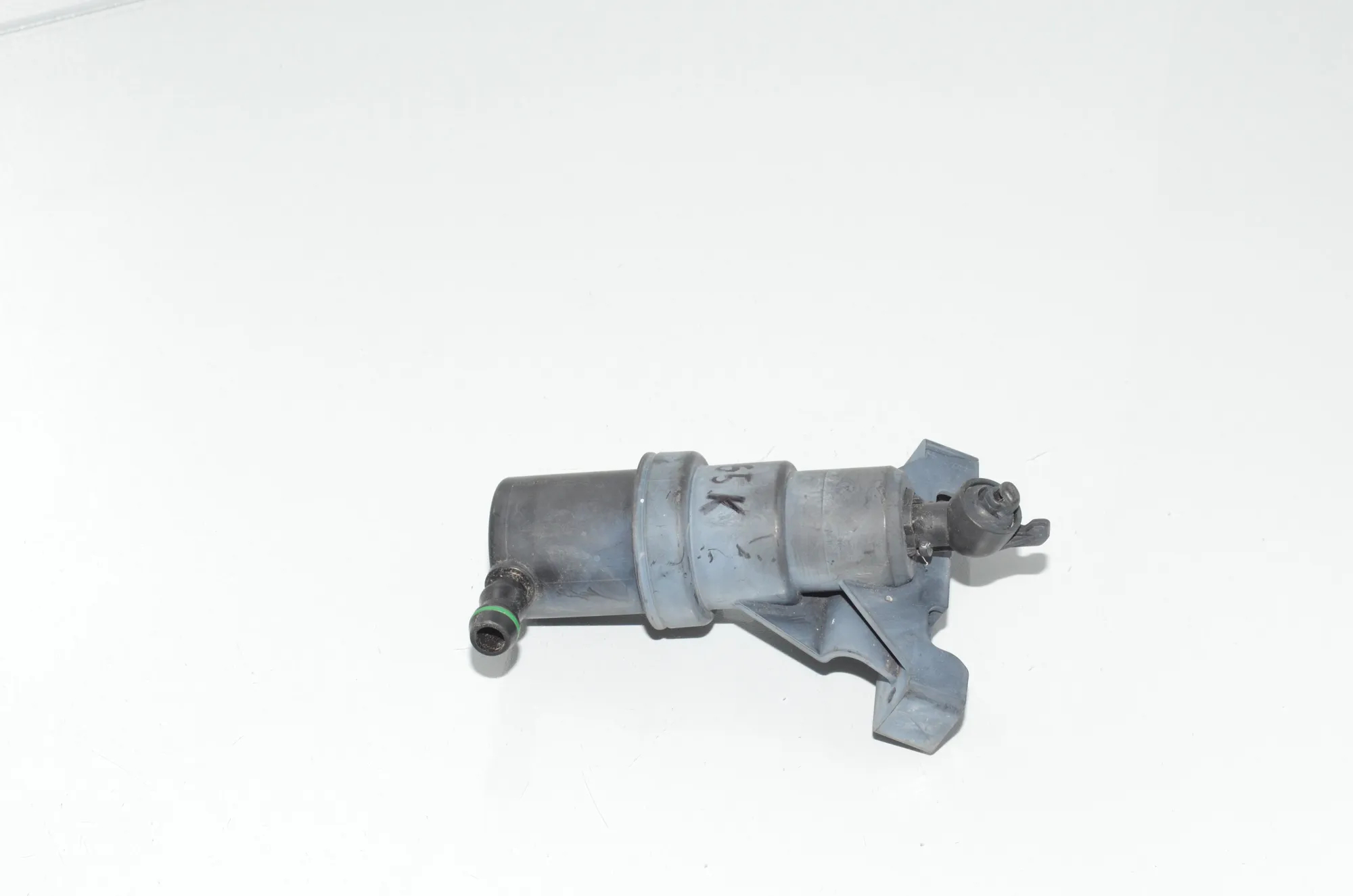 Left Headlight Washer Pump · BMW 7 (E65, E66, E67) BMW 7 (E65, E66, E67) 730 d 2004 – 3