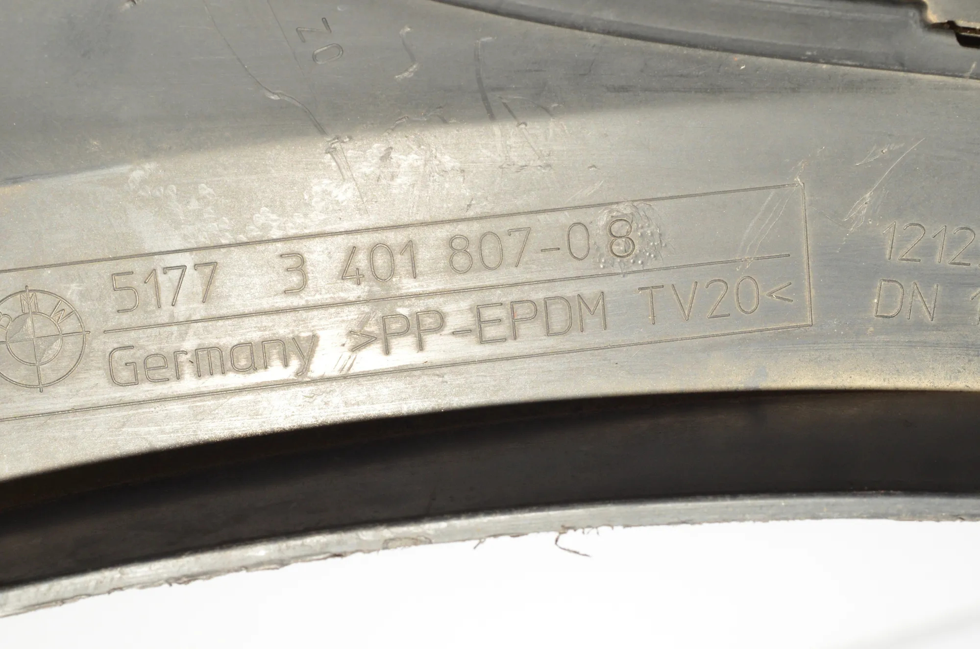 Front Left Fender Arch Trim – OEM 3401807 · BMW X3 (E83) 3.0 i xDrive 2004 – 4