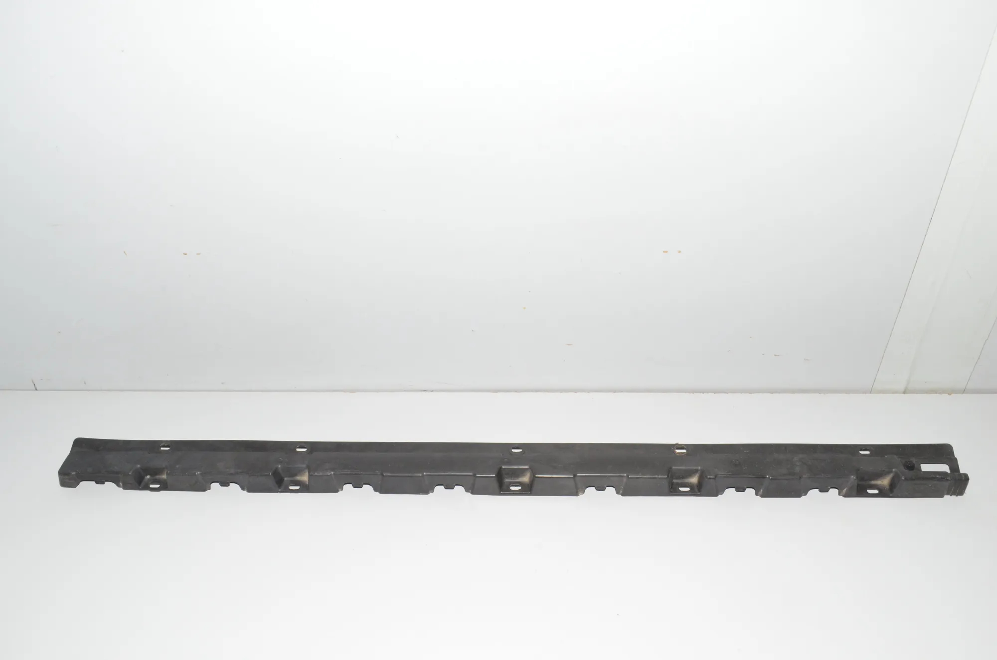 Sideskirt Bracket – OEM 3330869 · BMW X3 (E83) xDrive 20 d 2008