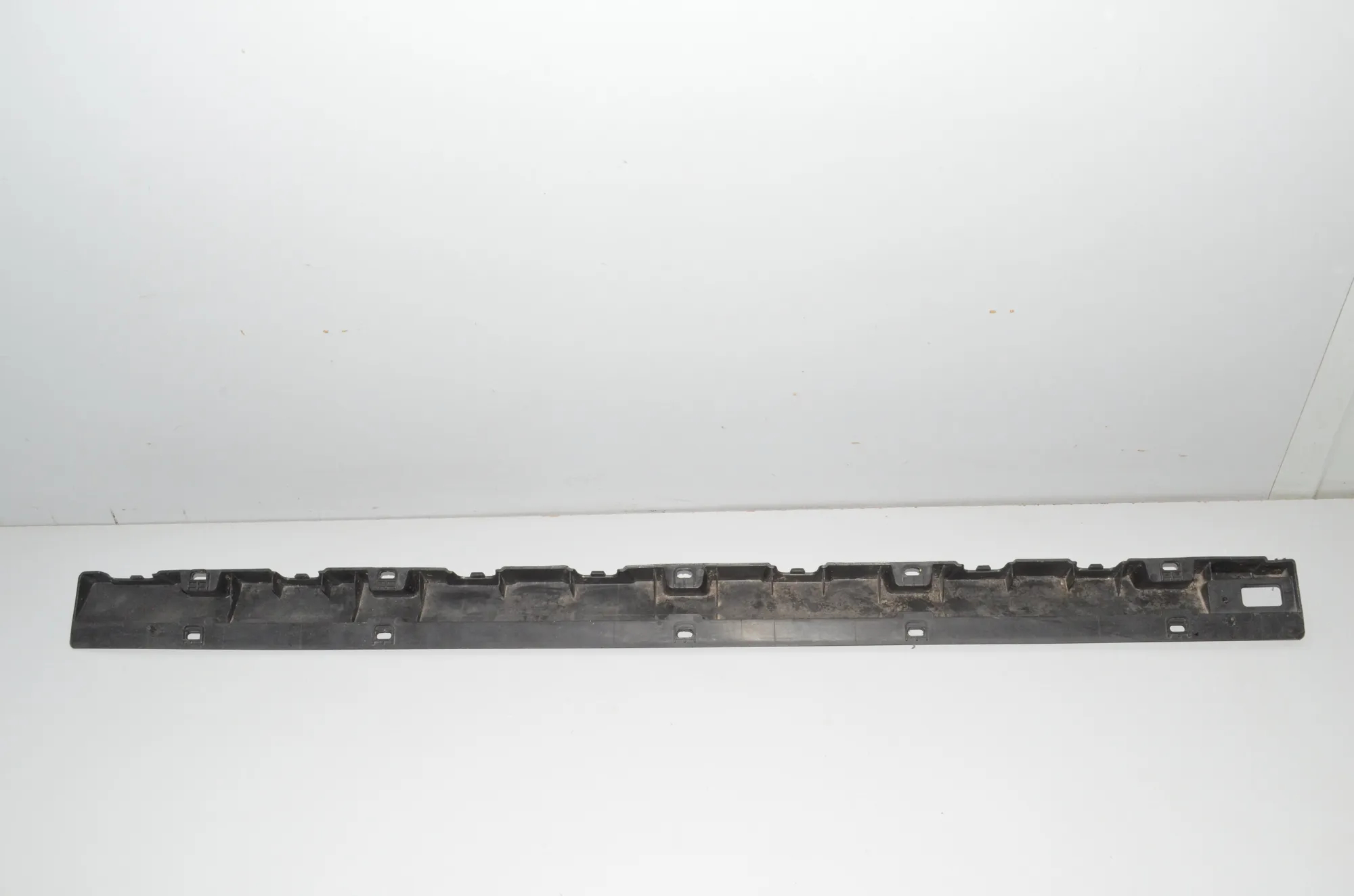 Sideskirt Bracket – OEM 3330869 · BMW X3 (E83) xDrive 20 d 2008 – 2