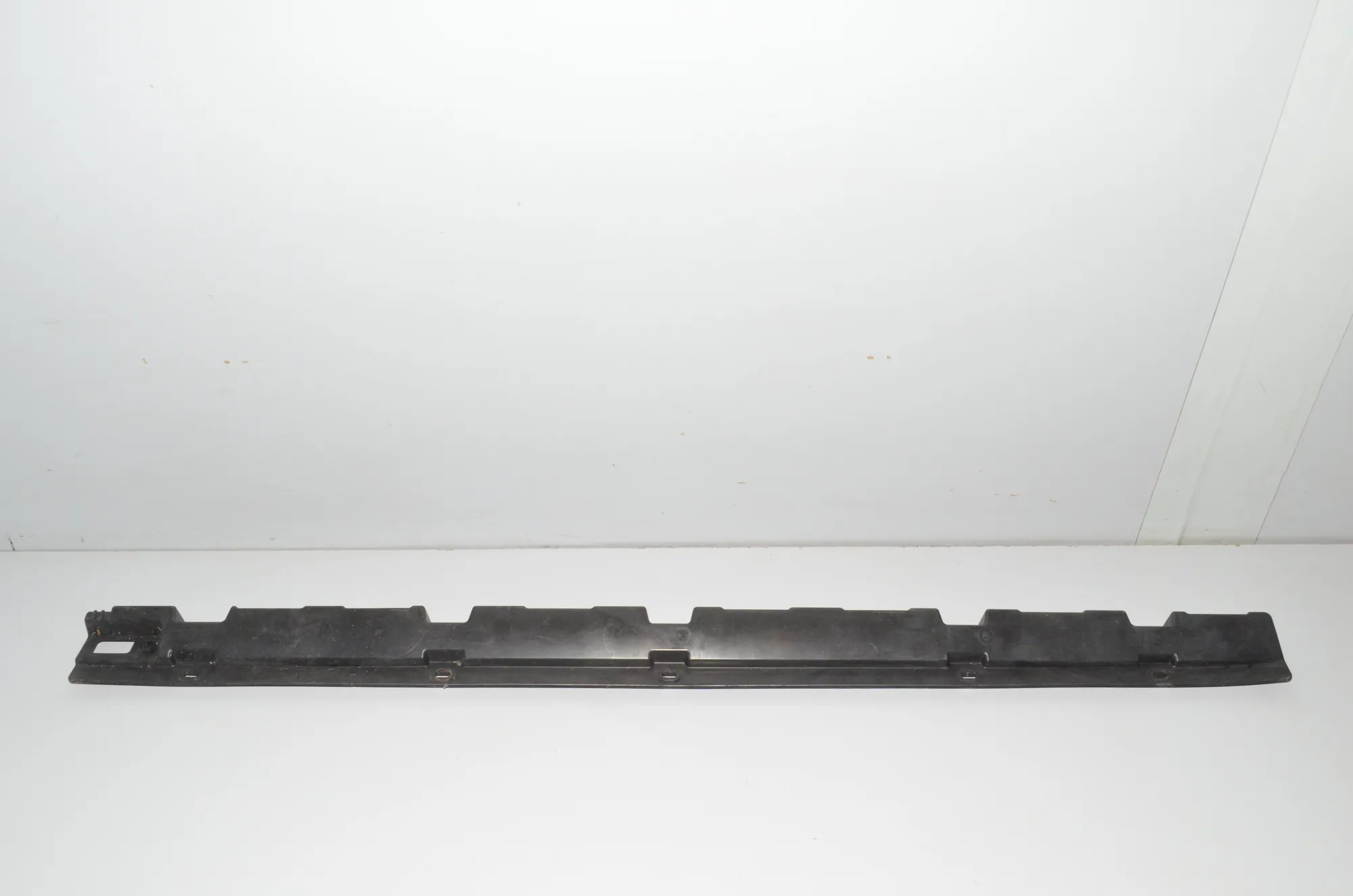 Sideskirt Bracket – OEM 3330869 · BMW X3 (E83) xDrive 20 d 2008 – 4