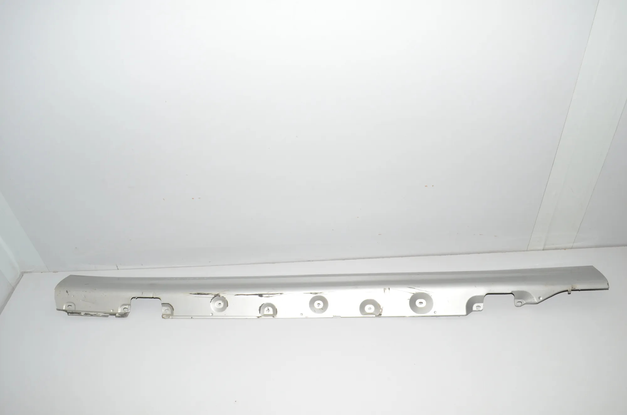 Left Side Plastic Sideskirt Cover – OEM 8209755 · BMW 3 (E46) BMW 3 (E46) 318 i 2002 – 2