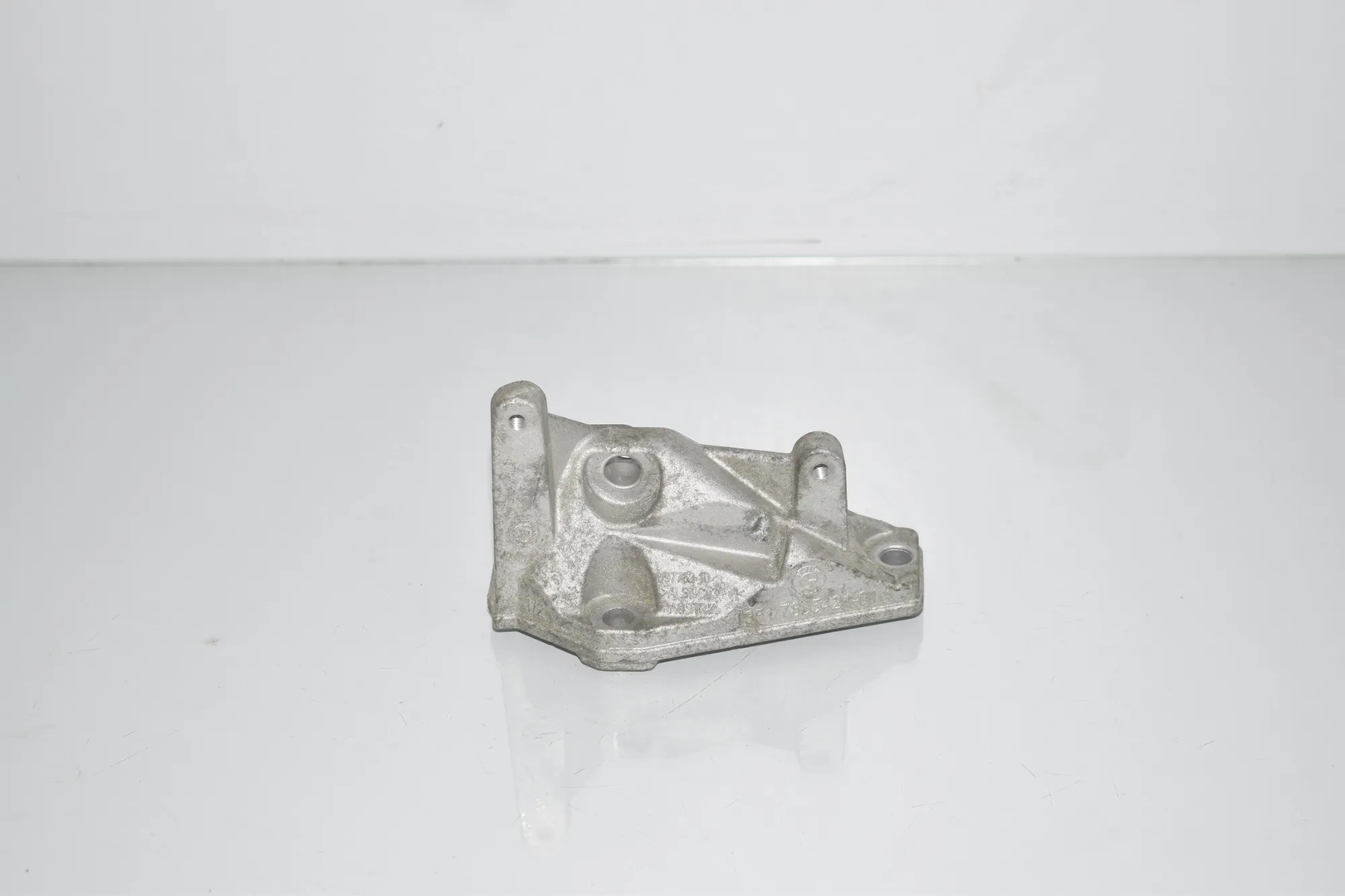 Fuel Pump Bracket – OEM 7805421 · BMW 3 3 Coupe (E92) (2005 - 2013) 330 d (2009 - 2013, 3.0 L, 180 kW) 2013