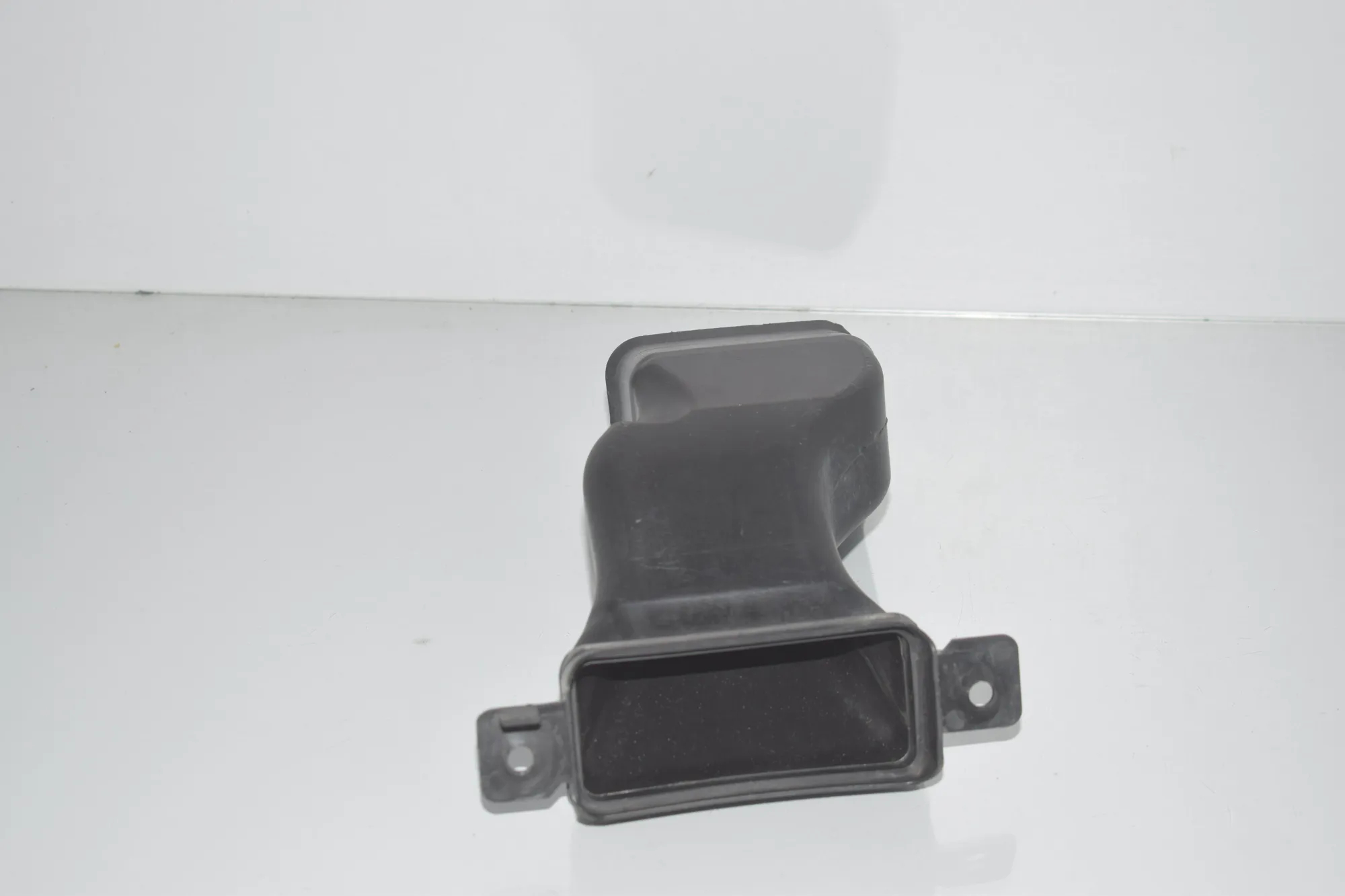 Interior Air Duct Channel – OEM 9309567 · BMW i3 (I01) Hybrid 2016 – 3