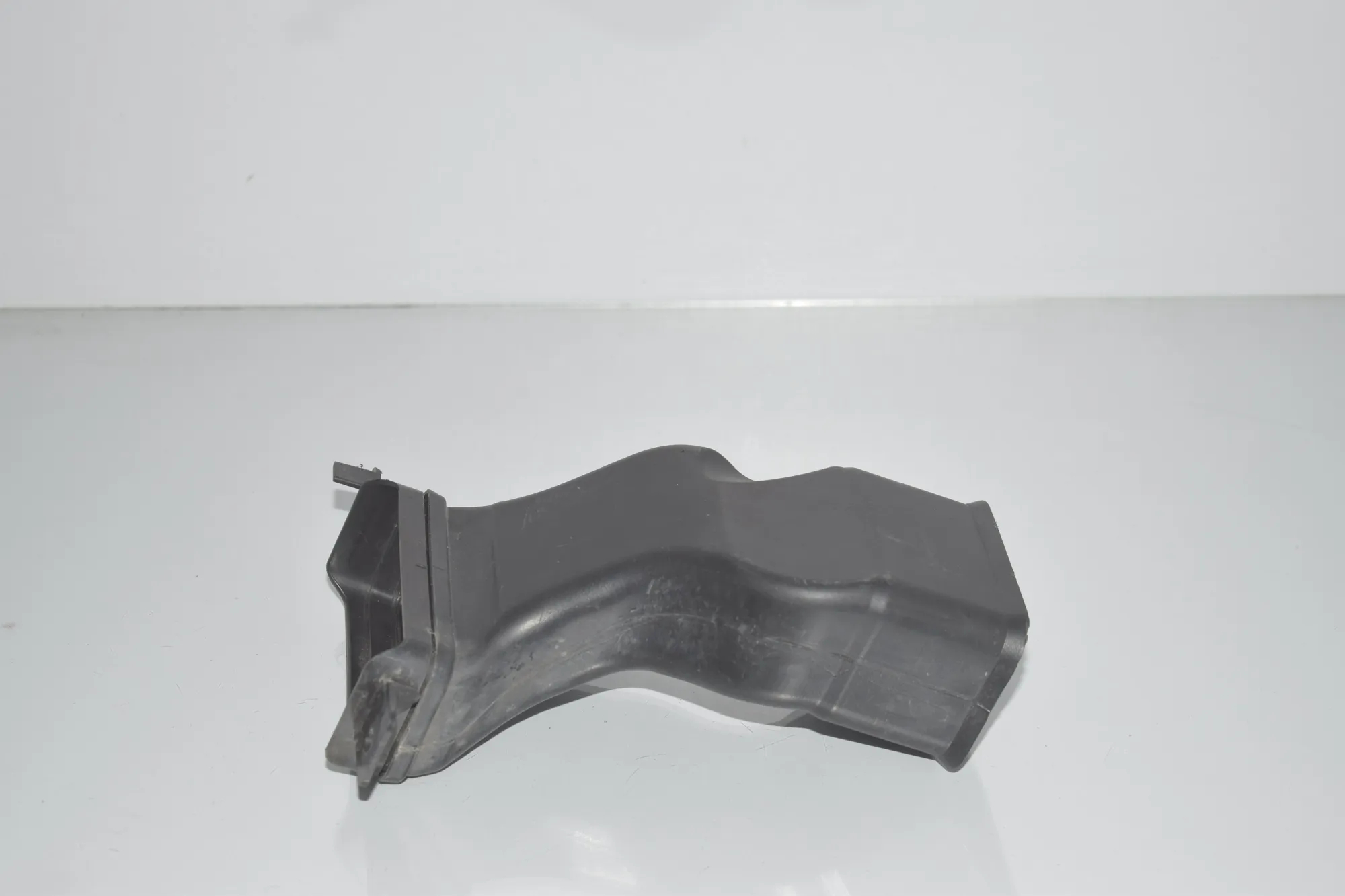 Interior Air Duct Channel – OEM 9309567 · BMW i3 (I01) Hybrid 2016 – 4