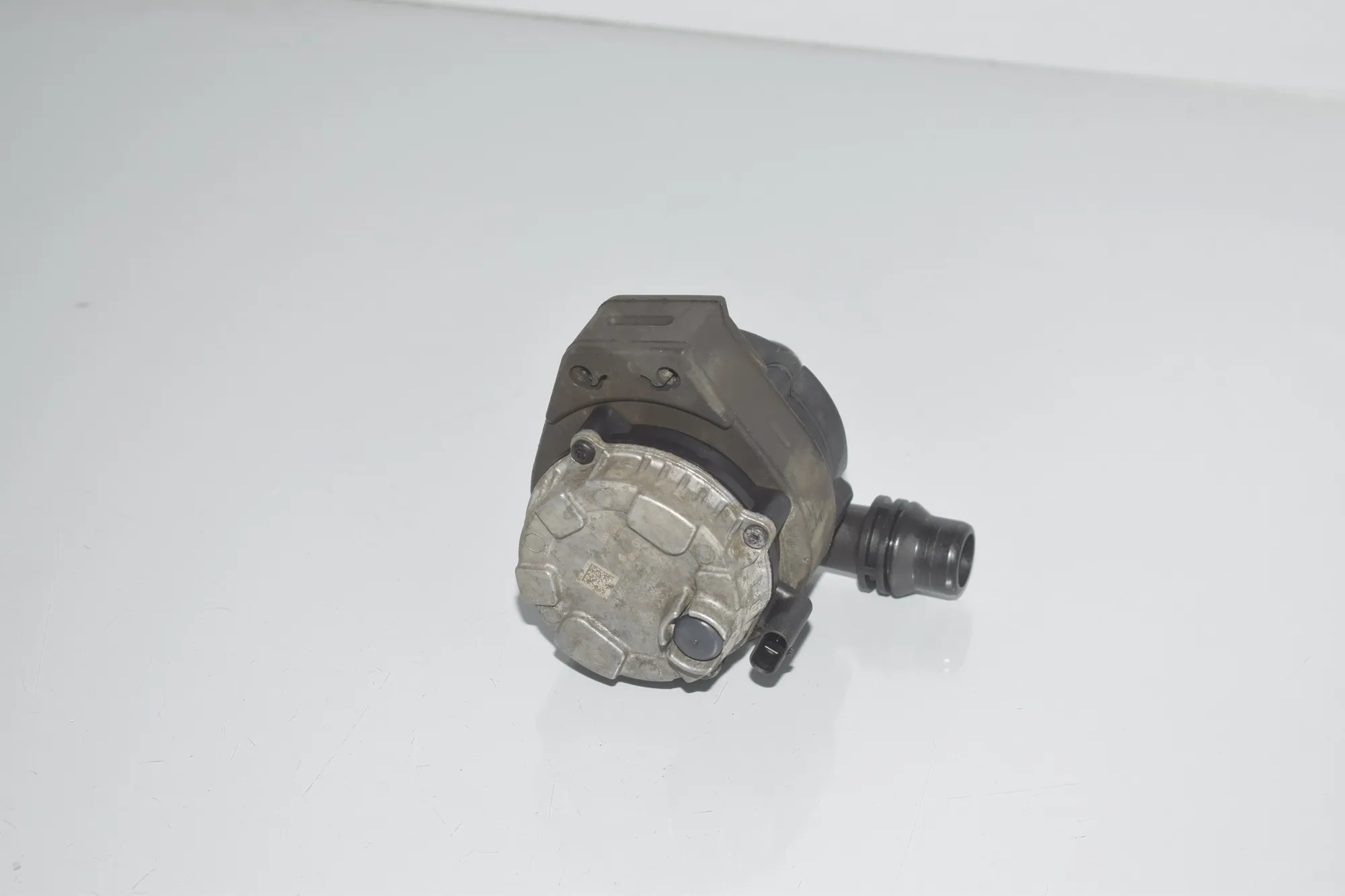Auxiliary Water Pump – OEM 8600286 · BMW i3 (I01) Hybrid 2016 – 3