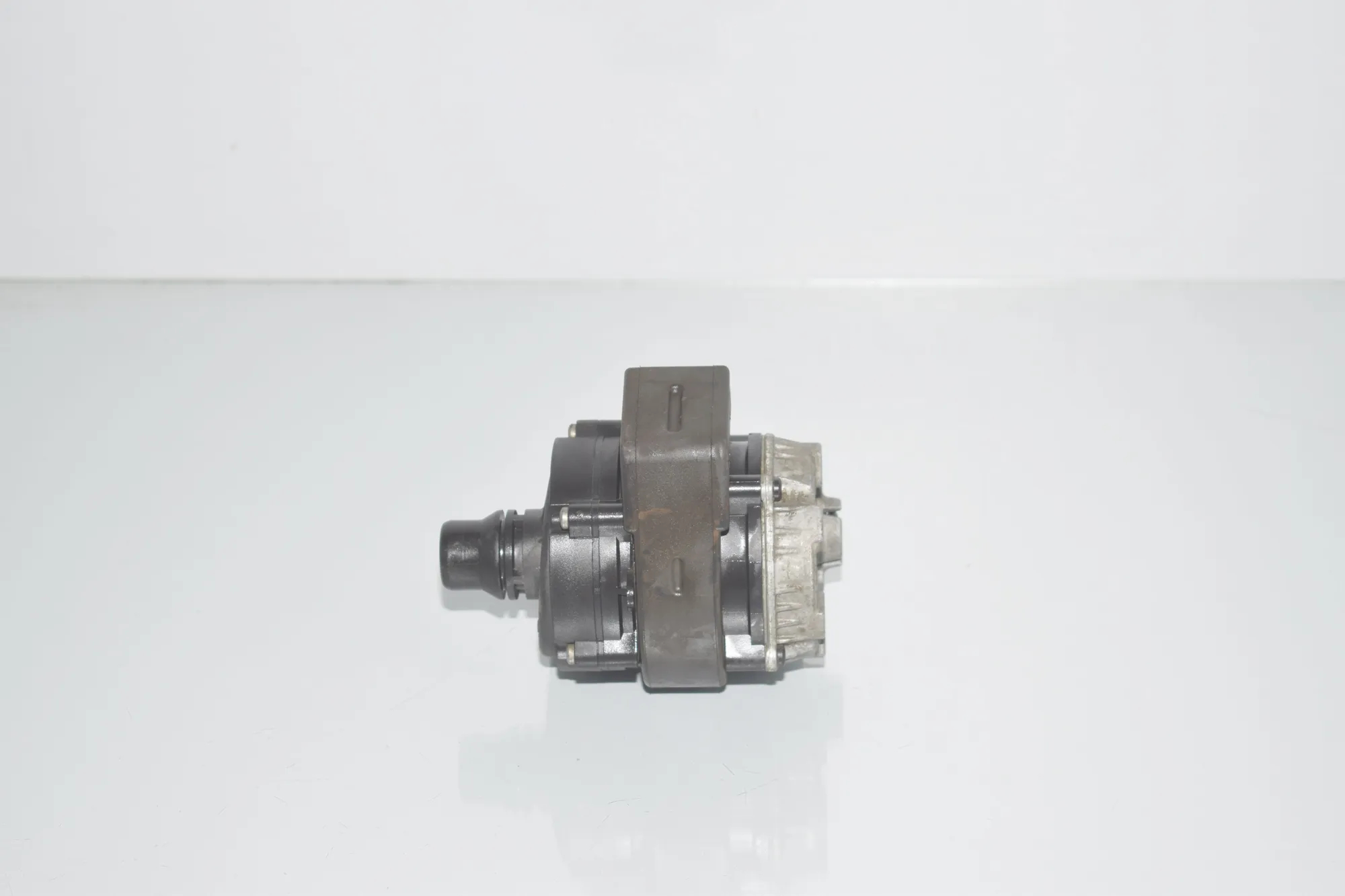 Auxiliary Water Pump – OEM 8600286 · BMW i3 (I01) Hybrid 2016 – 2