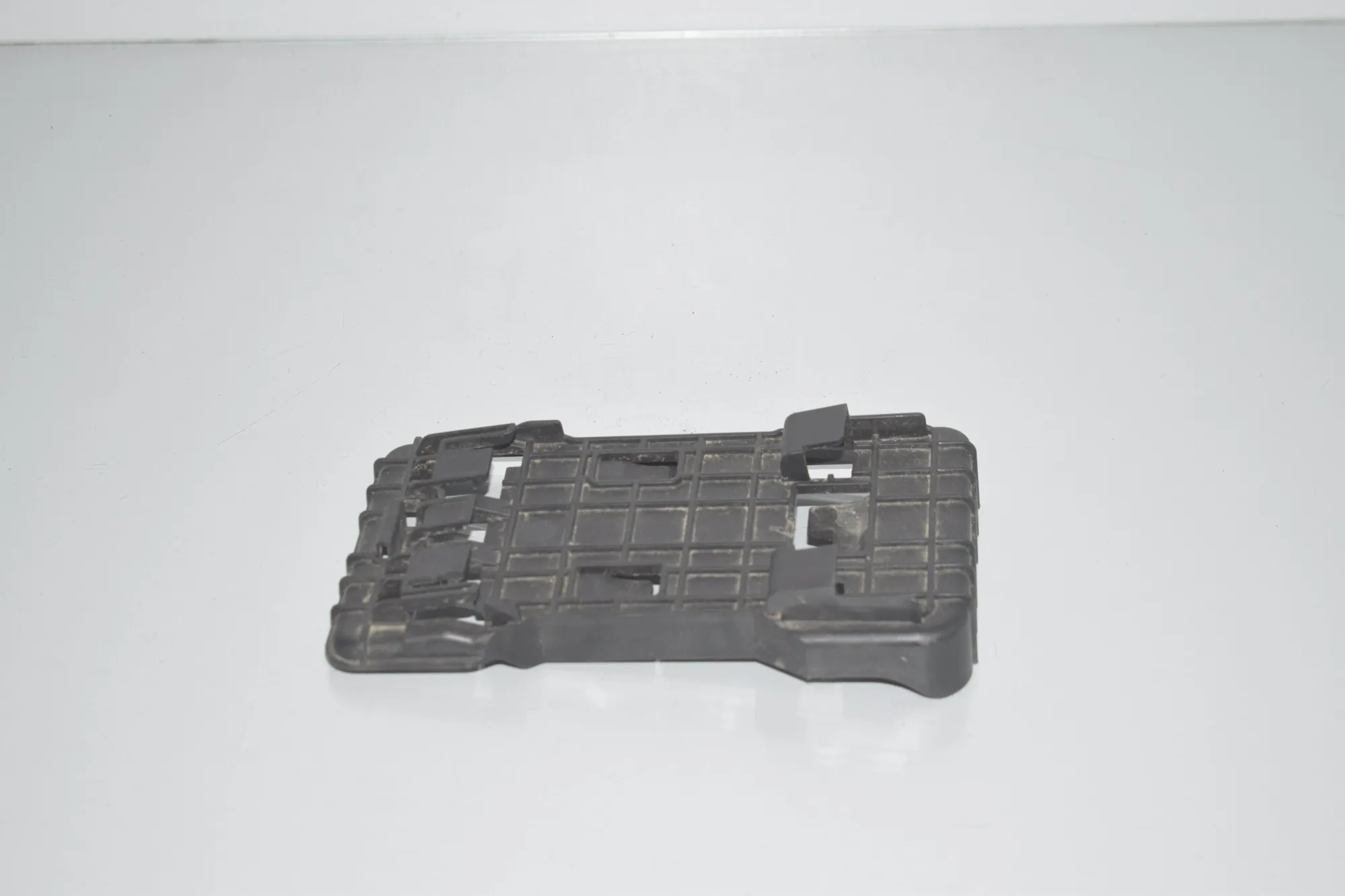 Fuse Box Holder – OEM 9380999 · BMW i3 (I01) Hybrid 2016 – 3
