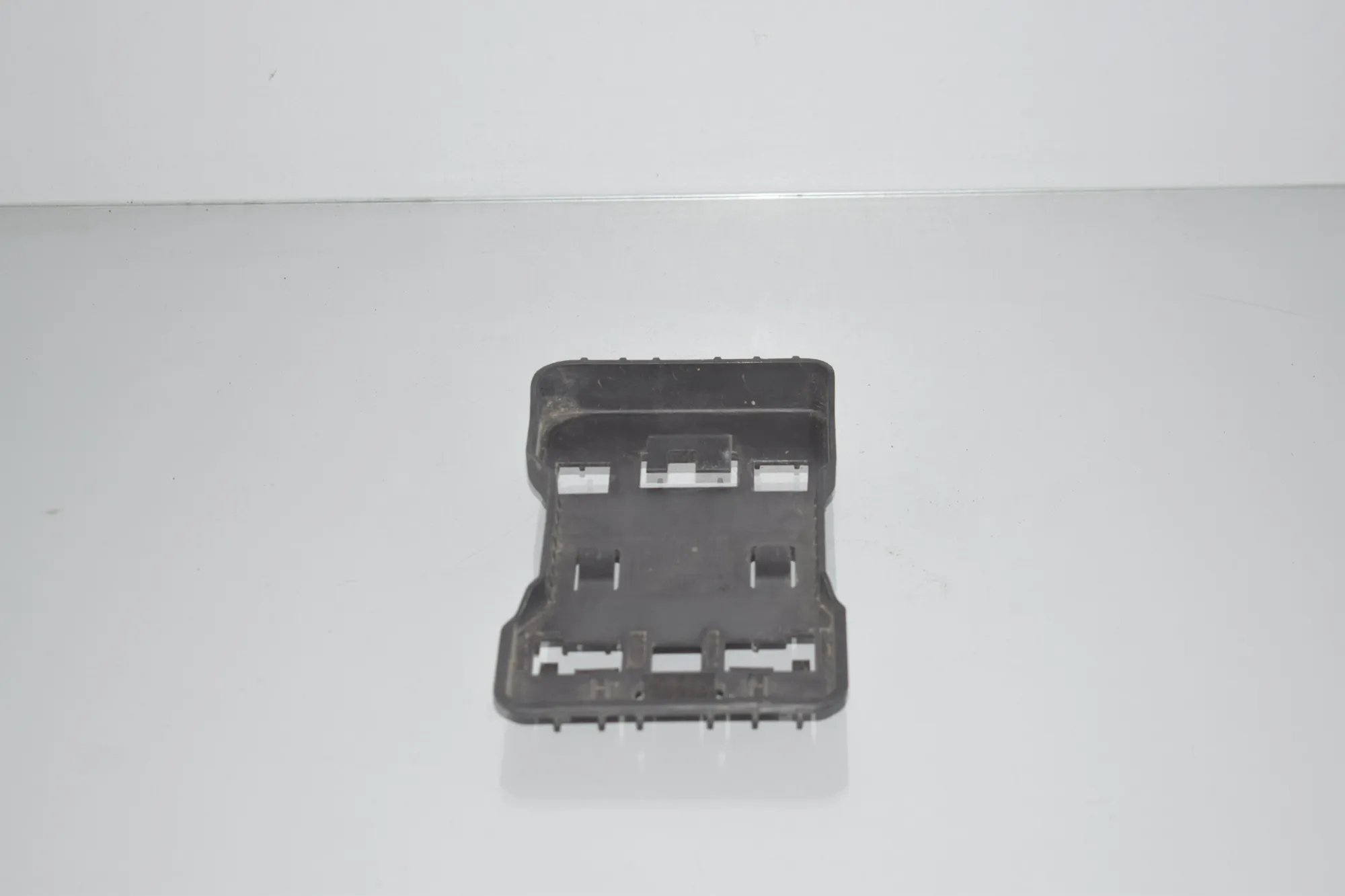 Fuse Box Holder – OEM 9380999 · BMW i3 (I01) Hybrid 2016
