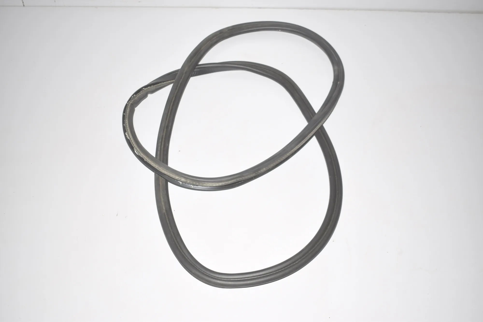 Tailgate Rubber Seal – OEM 7439016 · BMW i3 (I01) Hybrid 2016 – 4