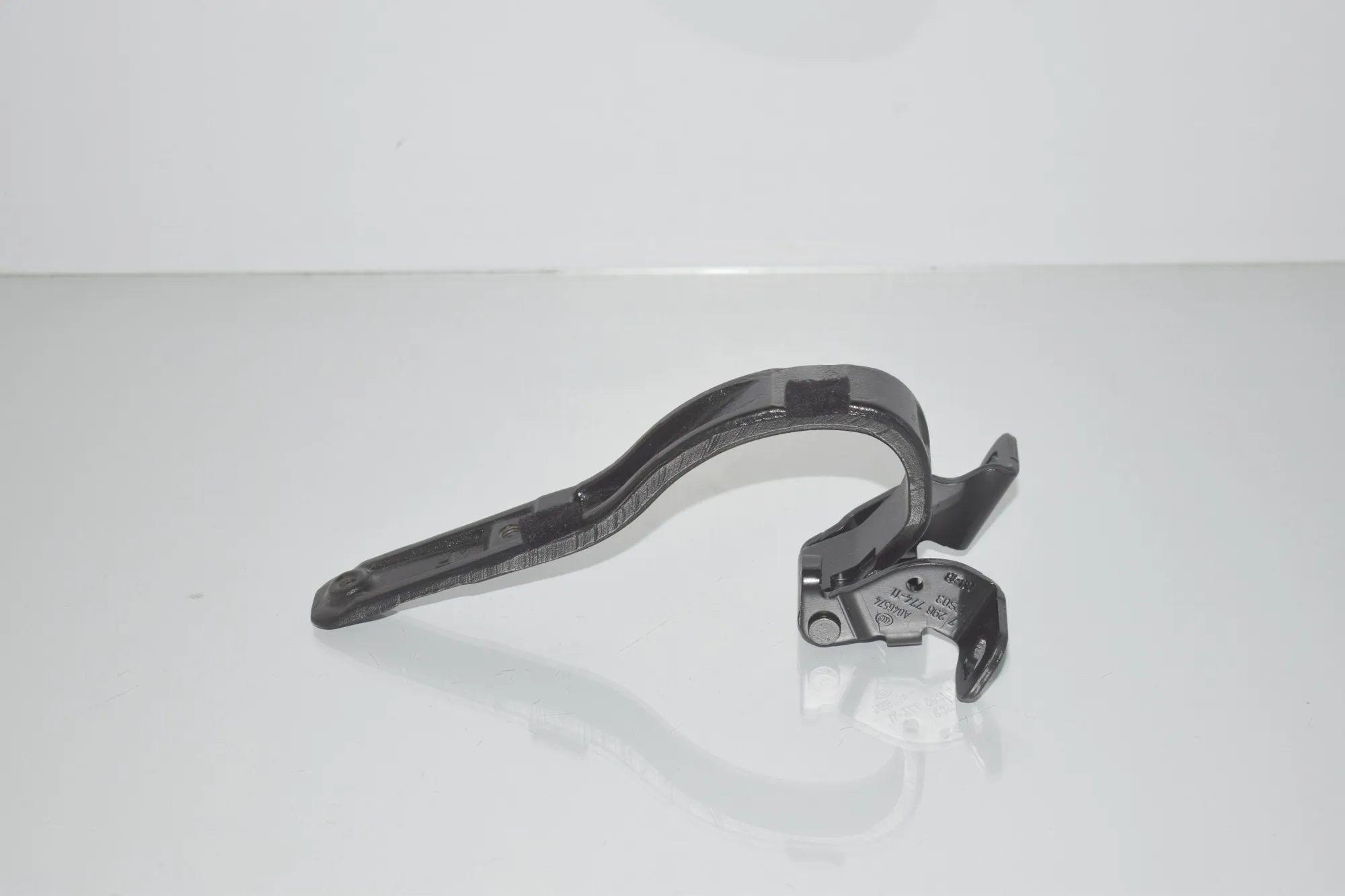 Right Side Bootlid Hinge – OEM 7296774 · BMW i3 (I01) Hybrid 2016 – 2