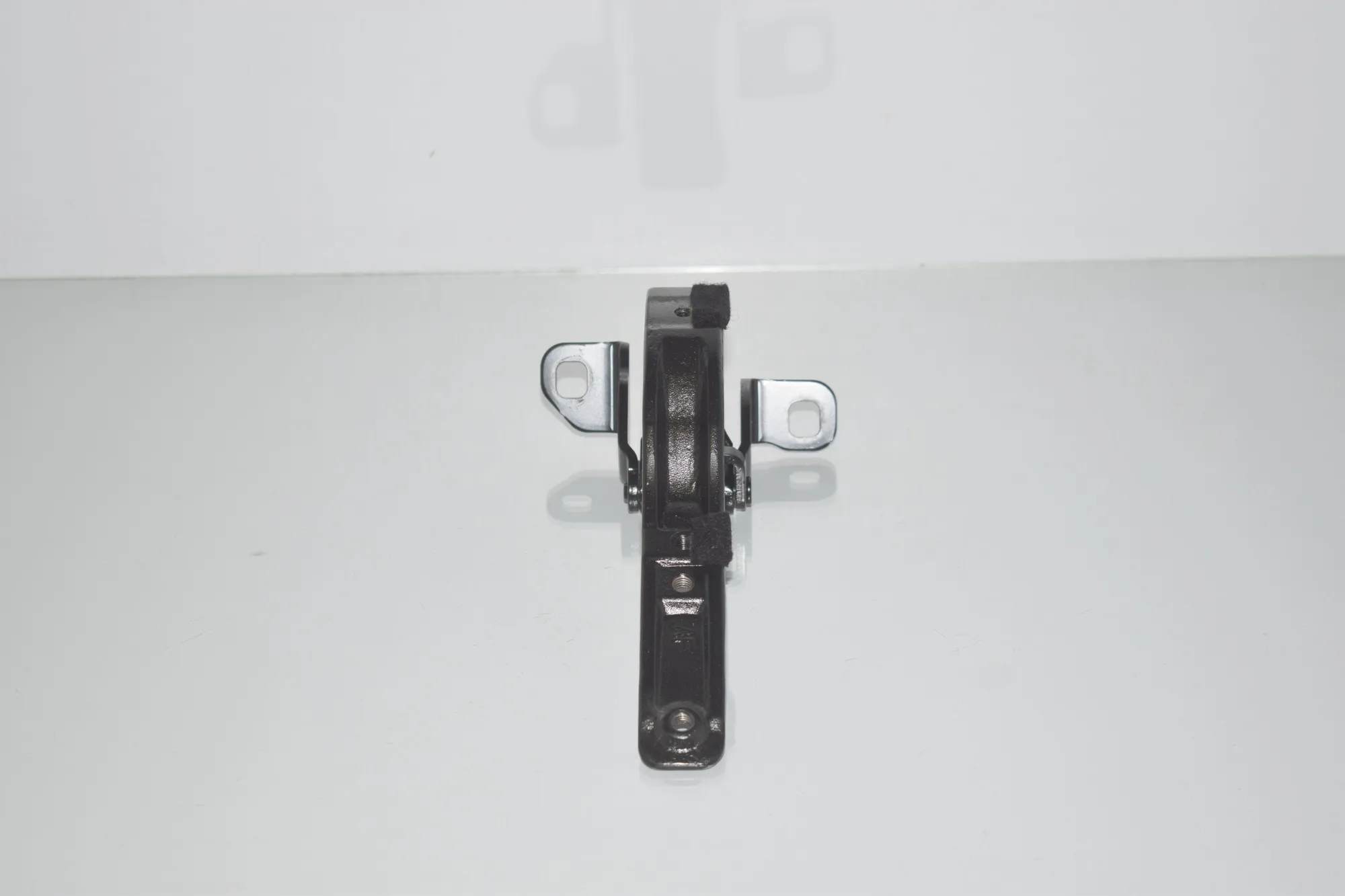 Right Side Bootlid Hinge – OEM 7296774 · BMW i3 (I01) Hybrid 2016
