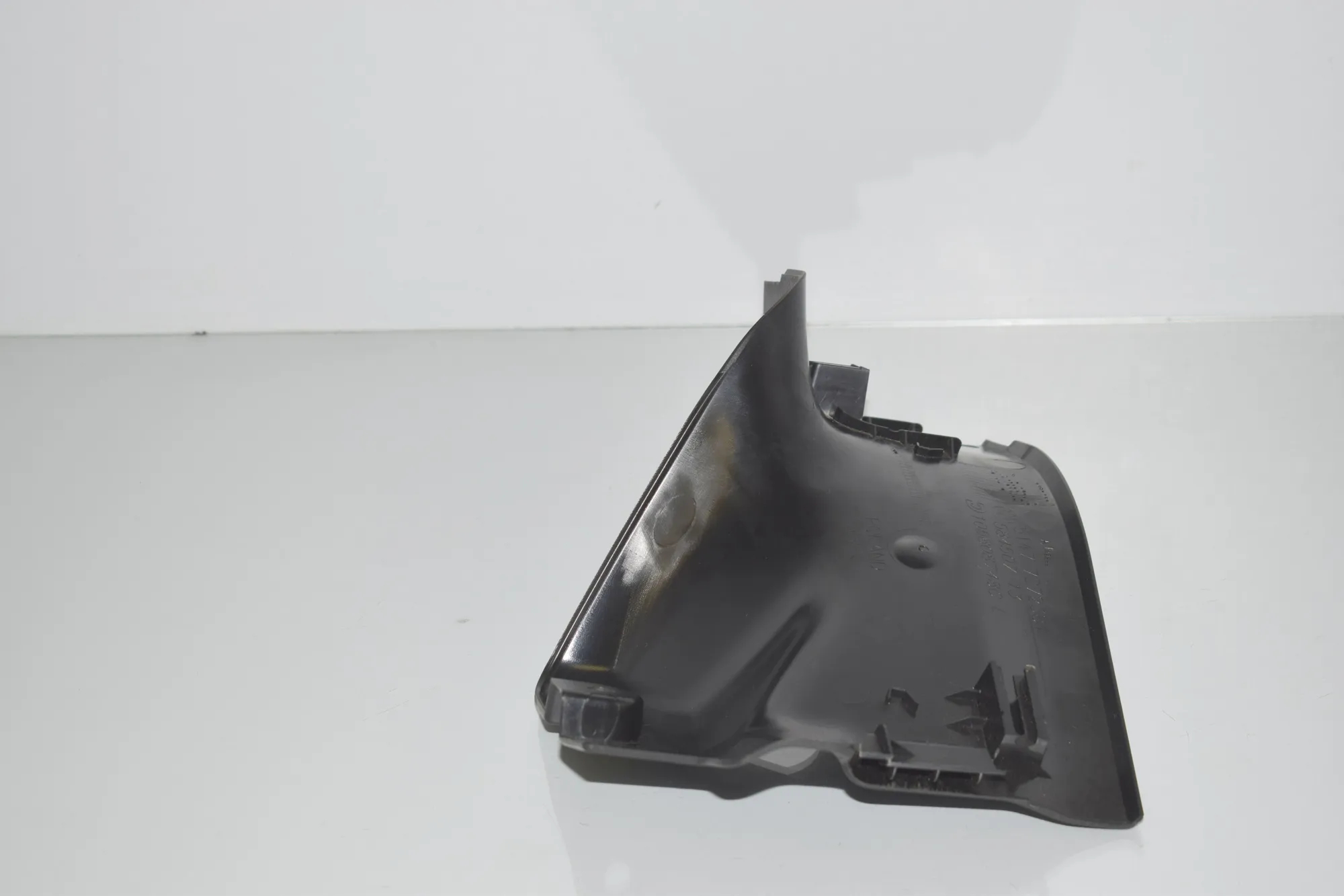 Rear Left Interior Step Trim – OEM 7272381 · BMW i3 (I01) Hybrid 2016 – 3