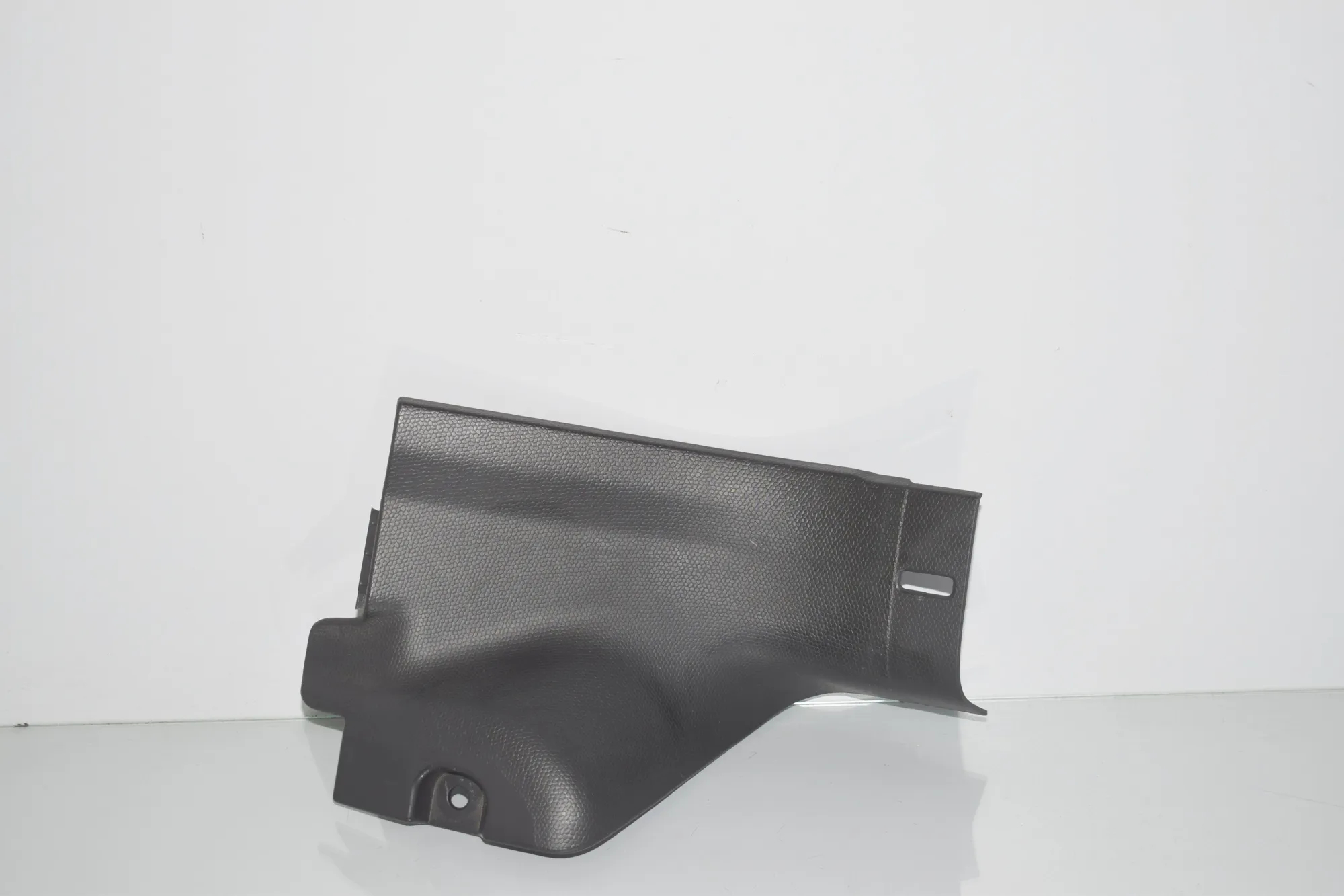 Rear Left Interior Step Trim – OEM 7272381 · BMW i3 (I01) Hybrid 2016 – 5