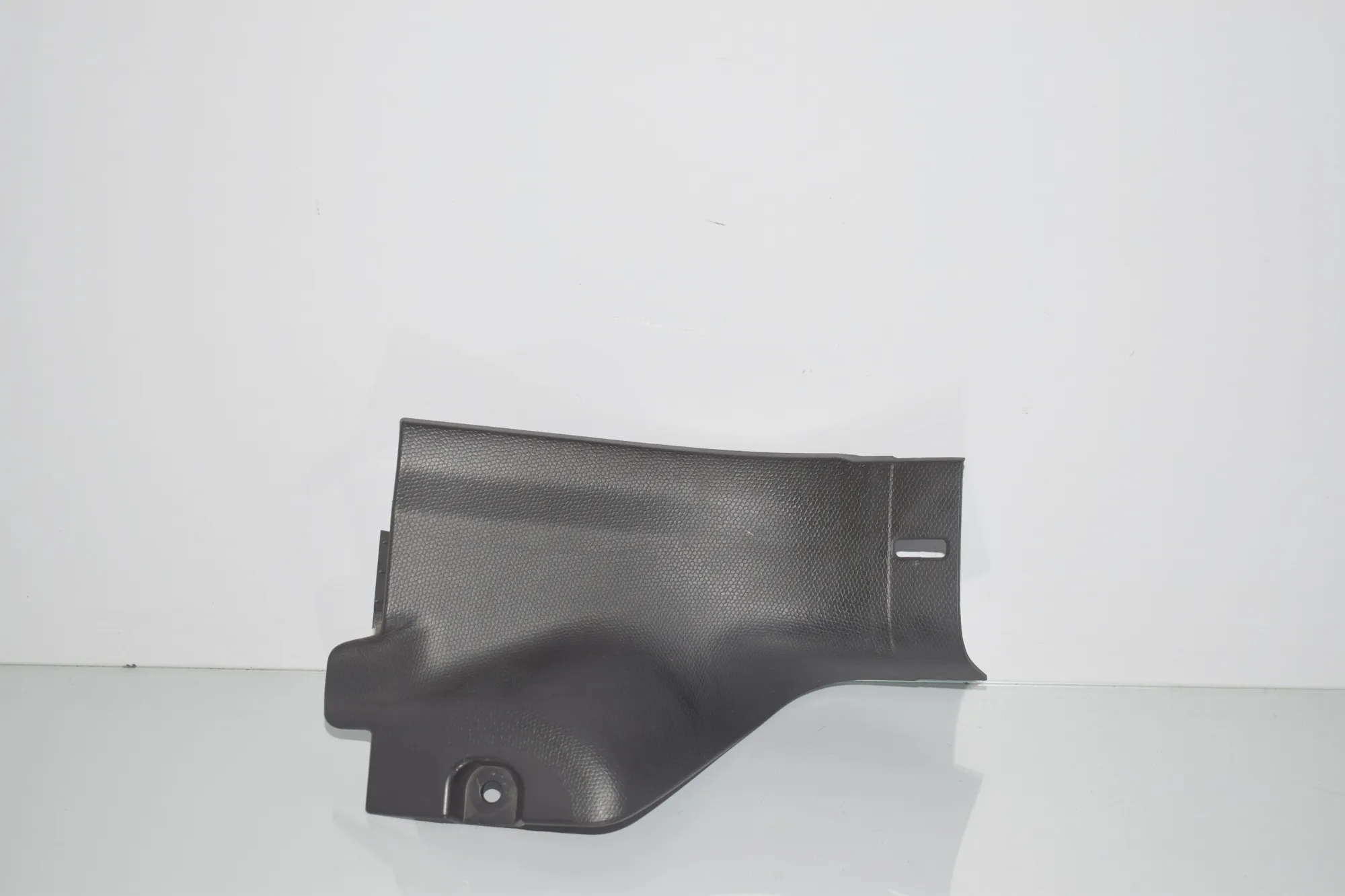 Rear Left Interior Step Trim – OEM 7272381 · BMW i3 (I01) Hybrid 2016