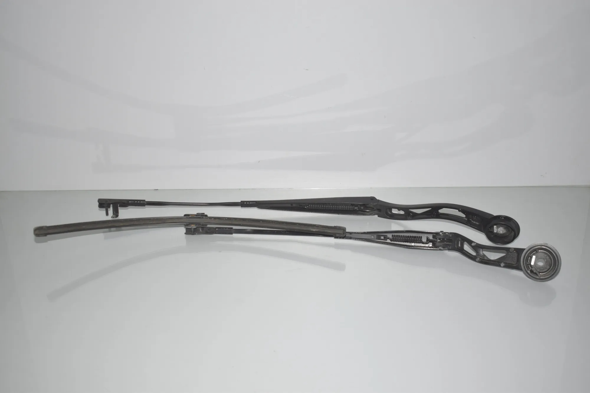 Front Wiper Arms – OEM 7322162 · BMW i3 (I01) Hybrid 2016