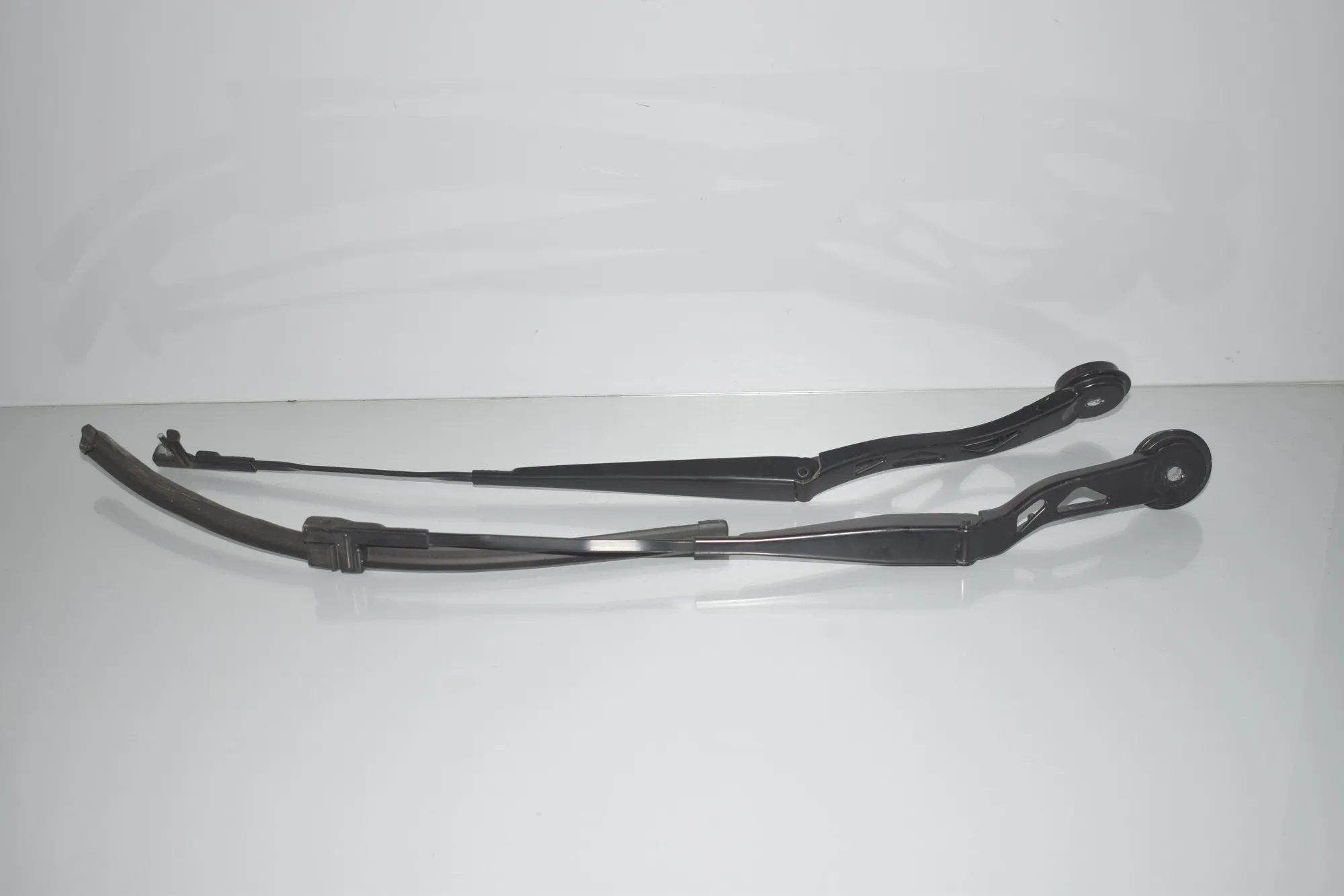 Front Wiper Arms – OEM 7322162 · BMW i3 (I01) Hybrid 2016 – 2