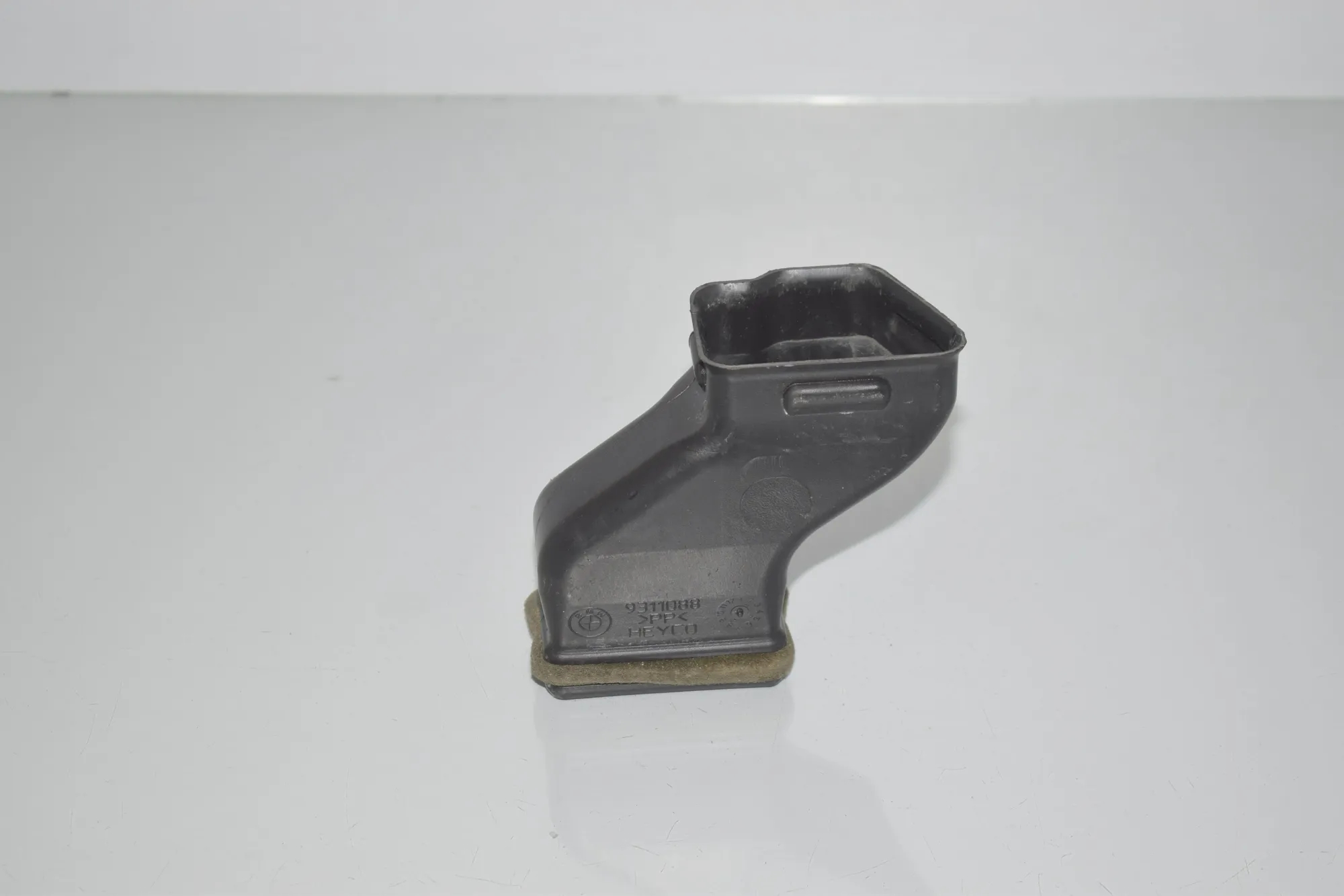 Interior Air Duct Channel – OEM 9311088 · BMW i3 (I01) Hybrid 2016 – 3