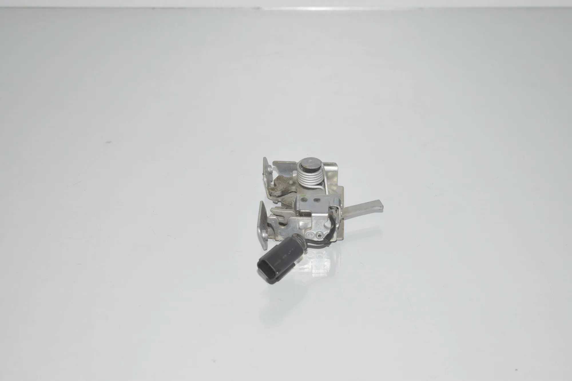 Bonnet Lock – OEM 7299162 · BMW i3 (I01) Hybrid 2016 – 2