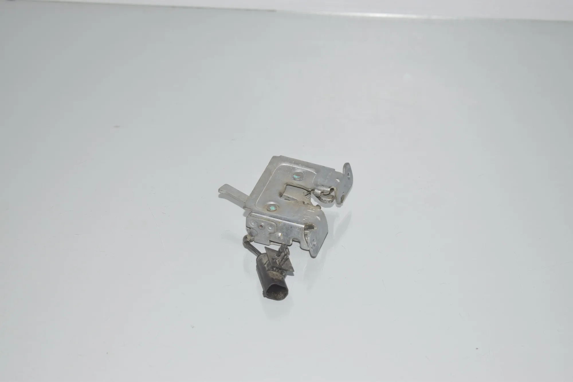 Bonnet Lock – OEM 7299162 · BMW i3 (I01) Hybrid 2016 – 3