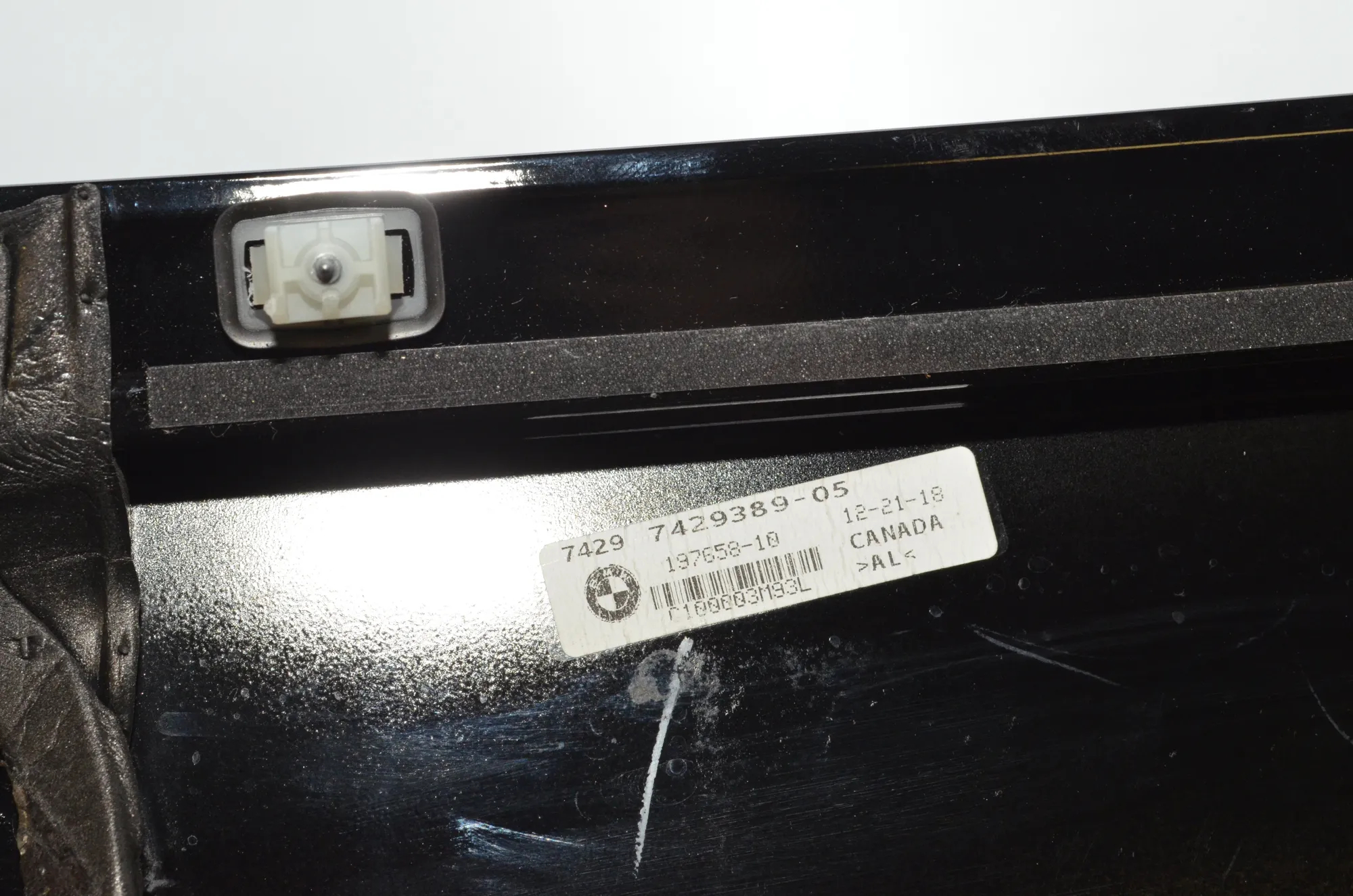 Rear Left Pillar Trim – OEM 7429389 · BMW X7 (G07) (2019 - -) xDrive 30 d 2019 – 5
