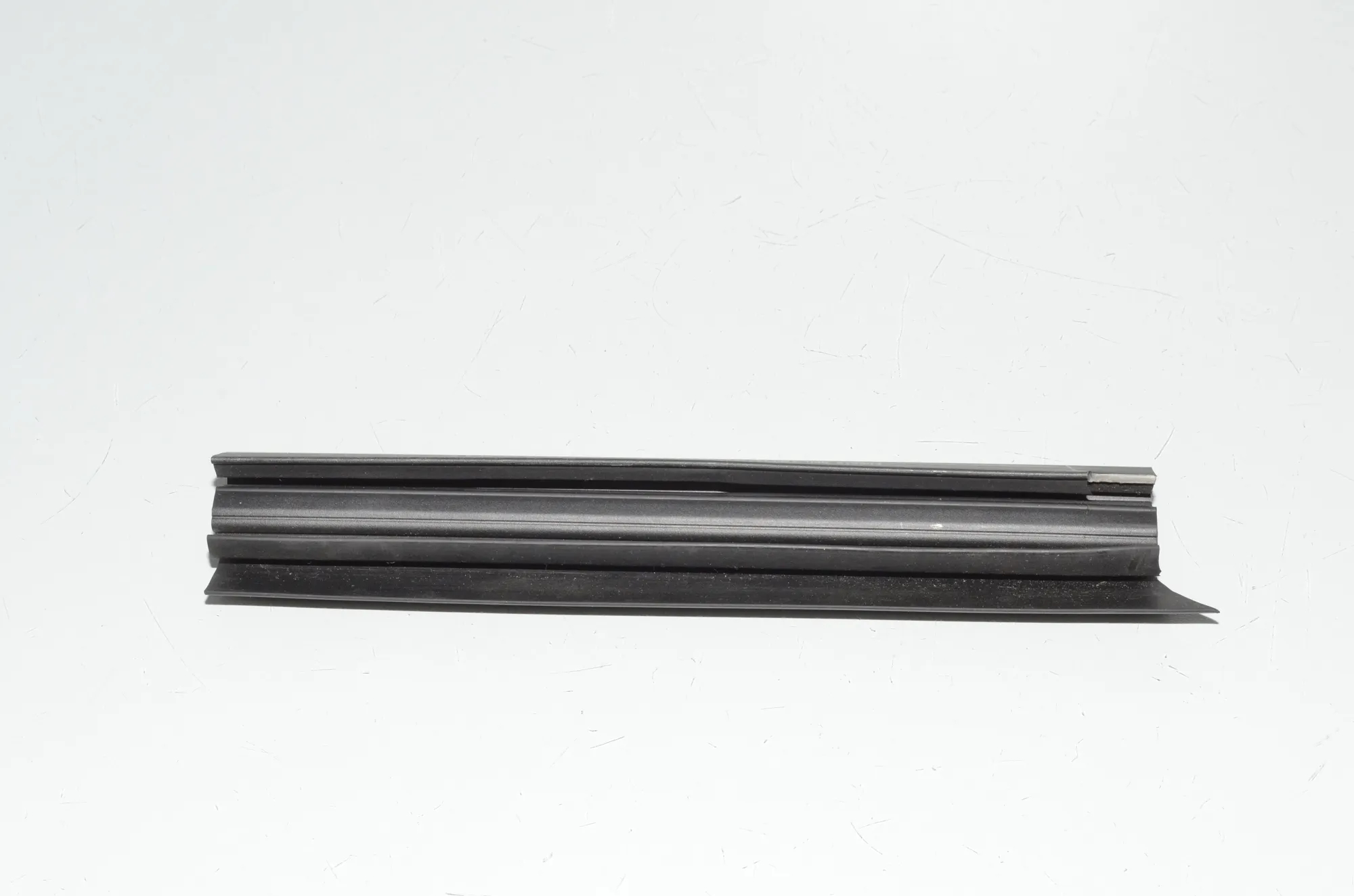 Rear Left Door Window Strip – OEM 7482167 · BMW X7 (G07) (2019 - -) xDrive 30 d 2019 – 3