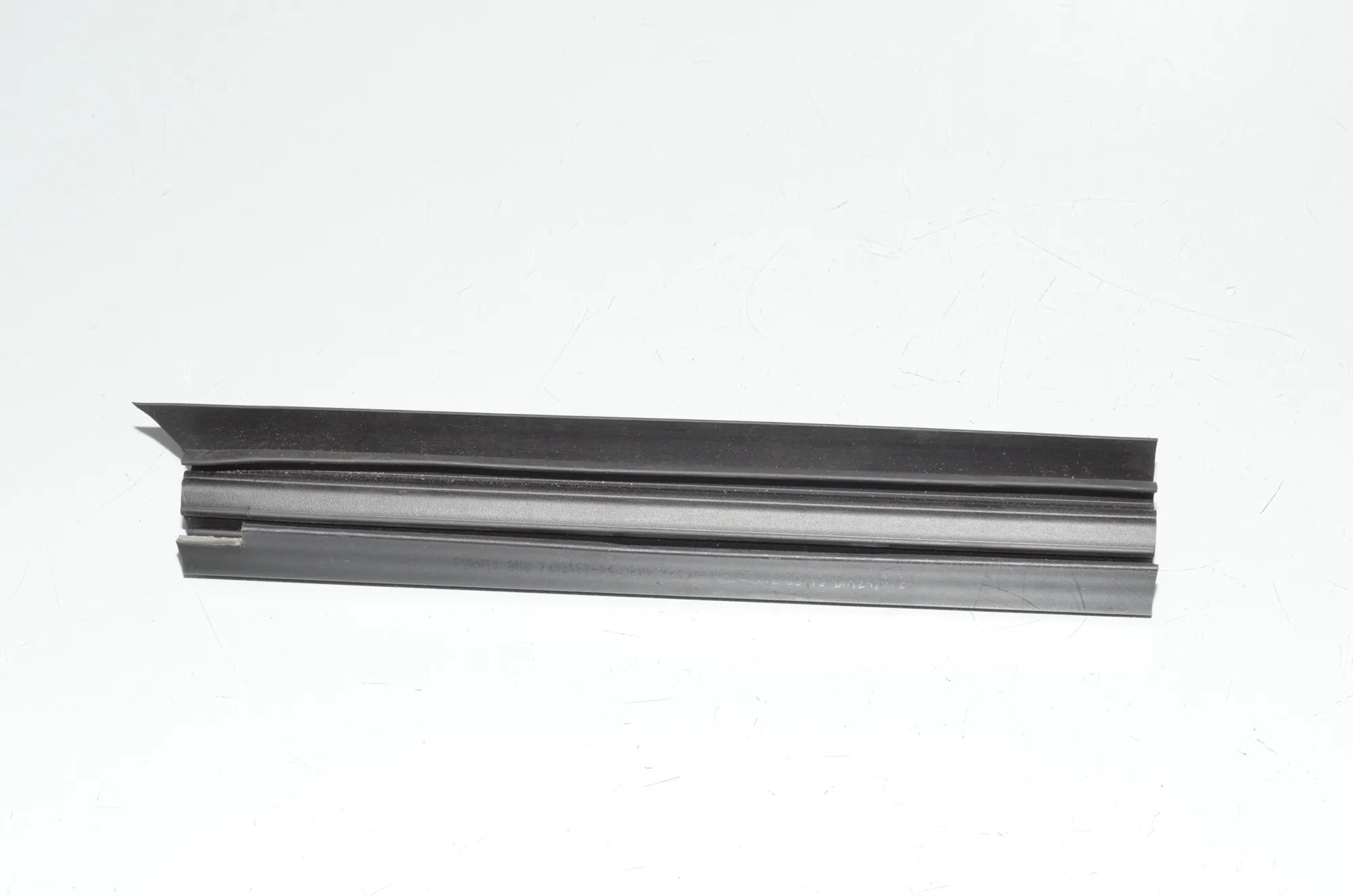 Rear Left Door Window Strip – OEM 7482167 · BMW X7 (G07) (2019 - -) xDrive 30 d 2019 – 2