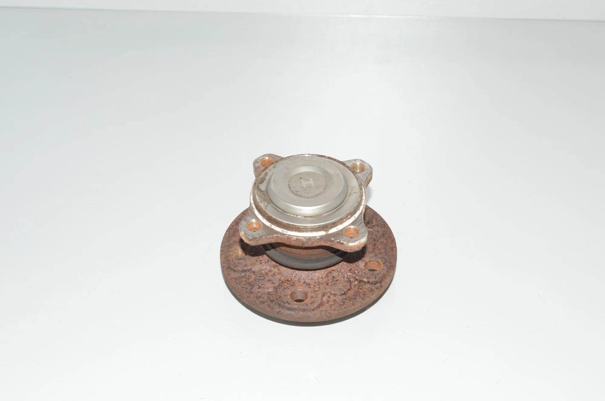 Front Left Wheel Bearing – OEM 6867927 · BMW i3 (I01) Hybrid 2016 – 3