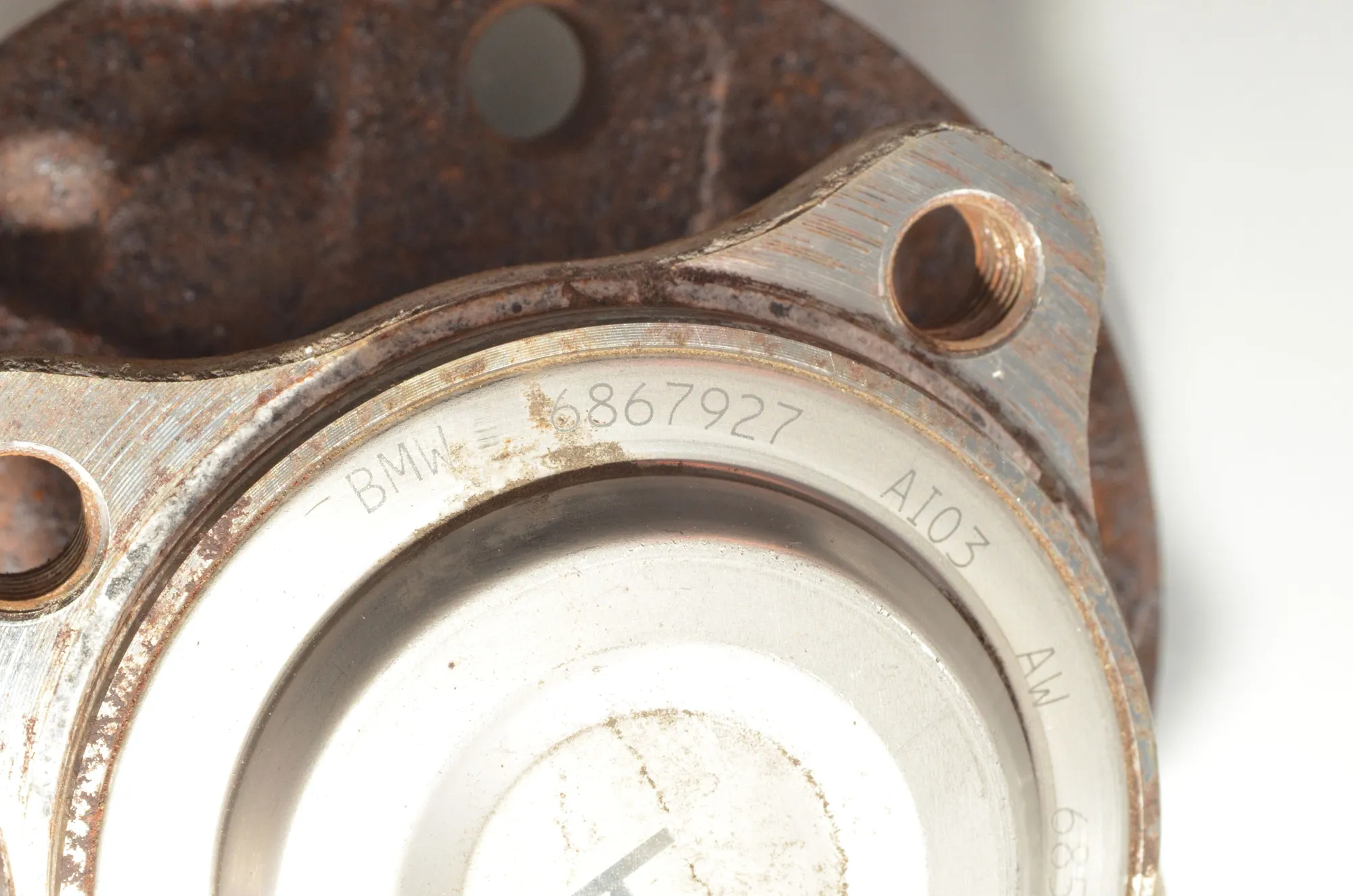 Front Left Wheel Bearing – OEM 6867927 · BMW i3 (I01) Hybrid 2016 – 5