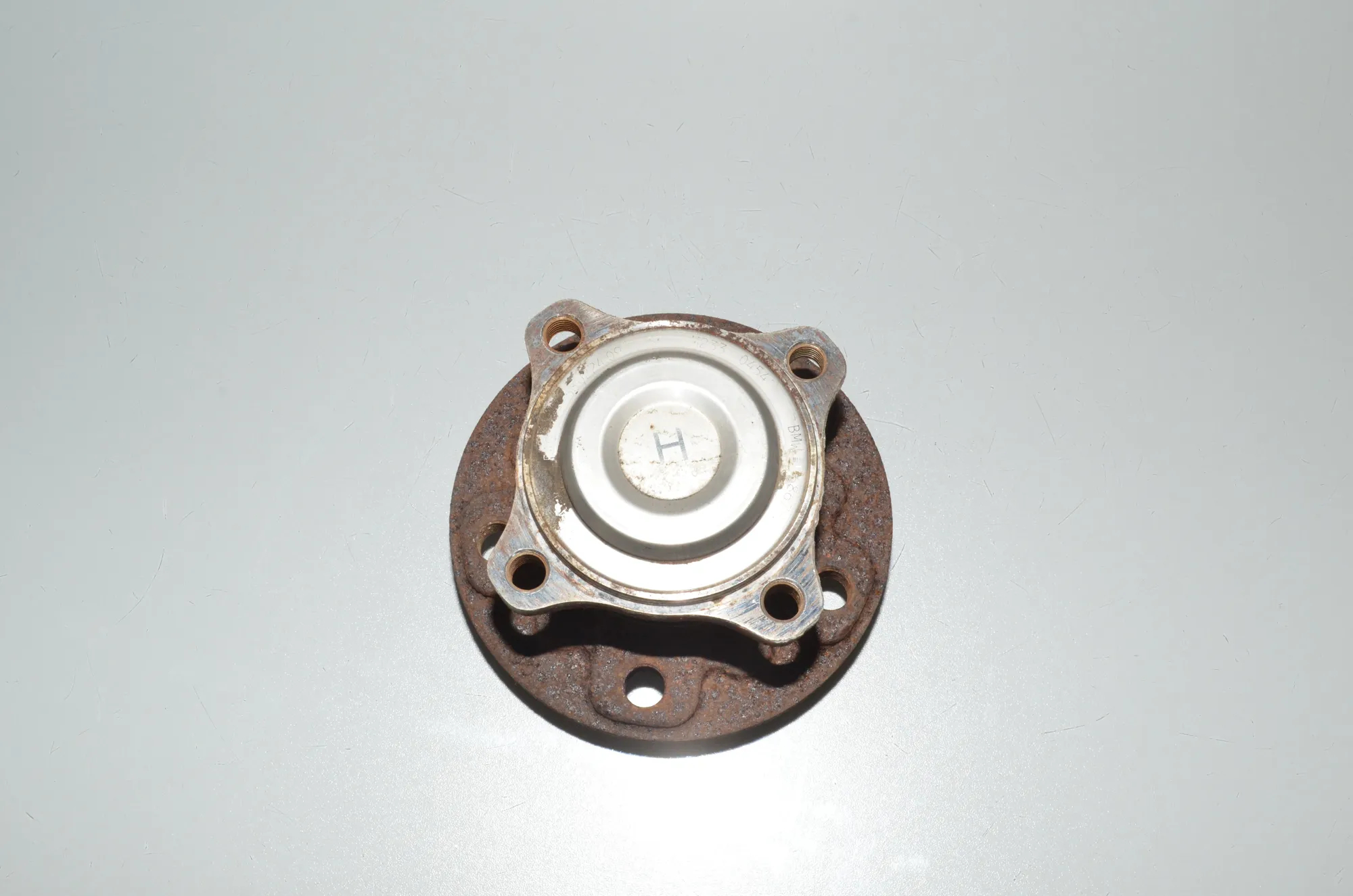 Front Left Wheel Bearing – OEM 6867927 · BMW i3 (I01) Hybrid 2016 – 4