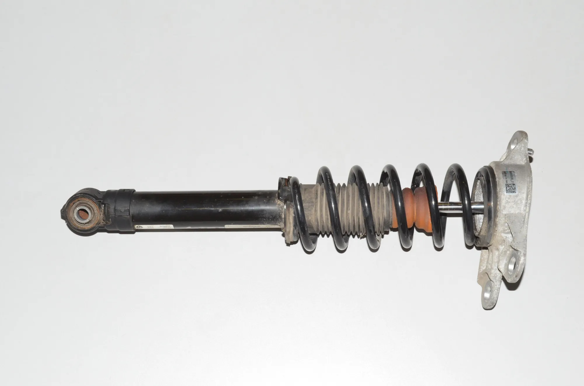 Rear Right Shock Absorber – OEM 6880102 · BMW i3 (I01) Hybrid 2016 – 3