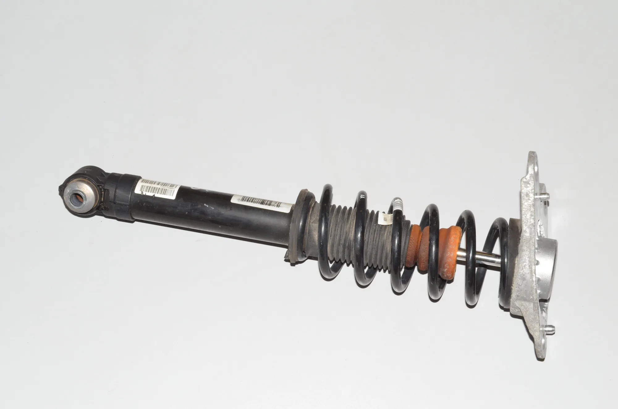 Rear Right Shock Absorber – OEM 6880102 · BMW i3 (I01) Hybrid 2016 – 2