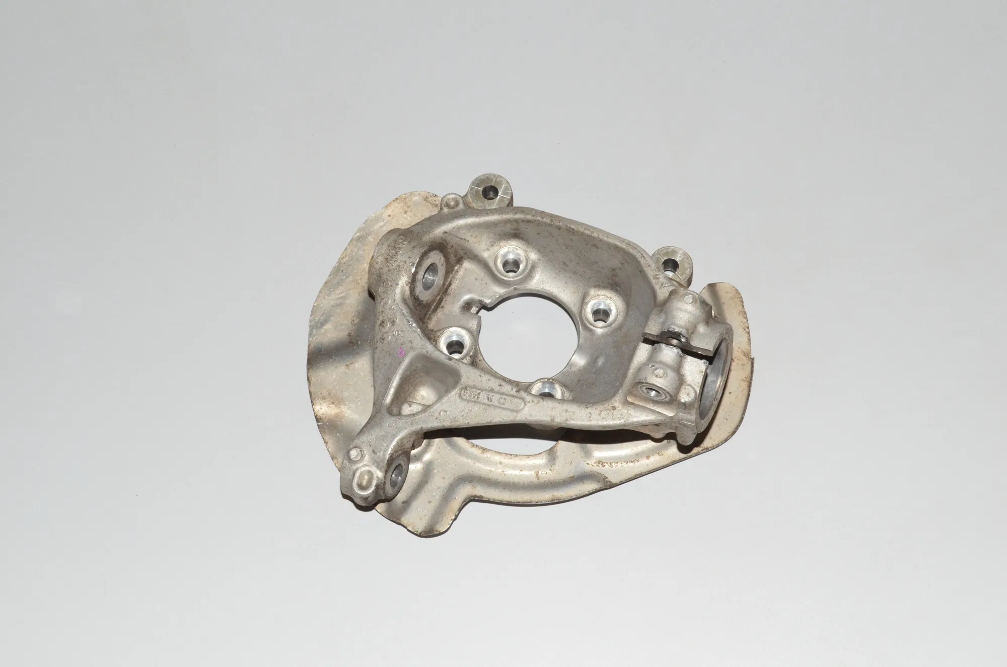 Front Left Wheel Hub – OEM 6852159 · BMW i3 (I01) Hybrid 2016 – 3