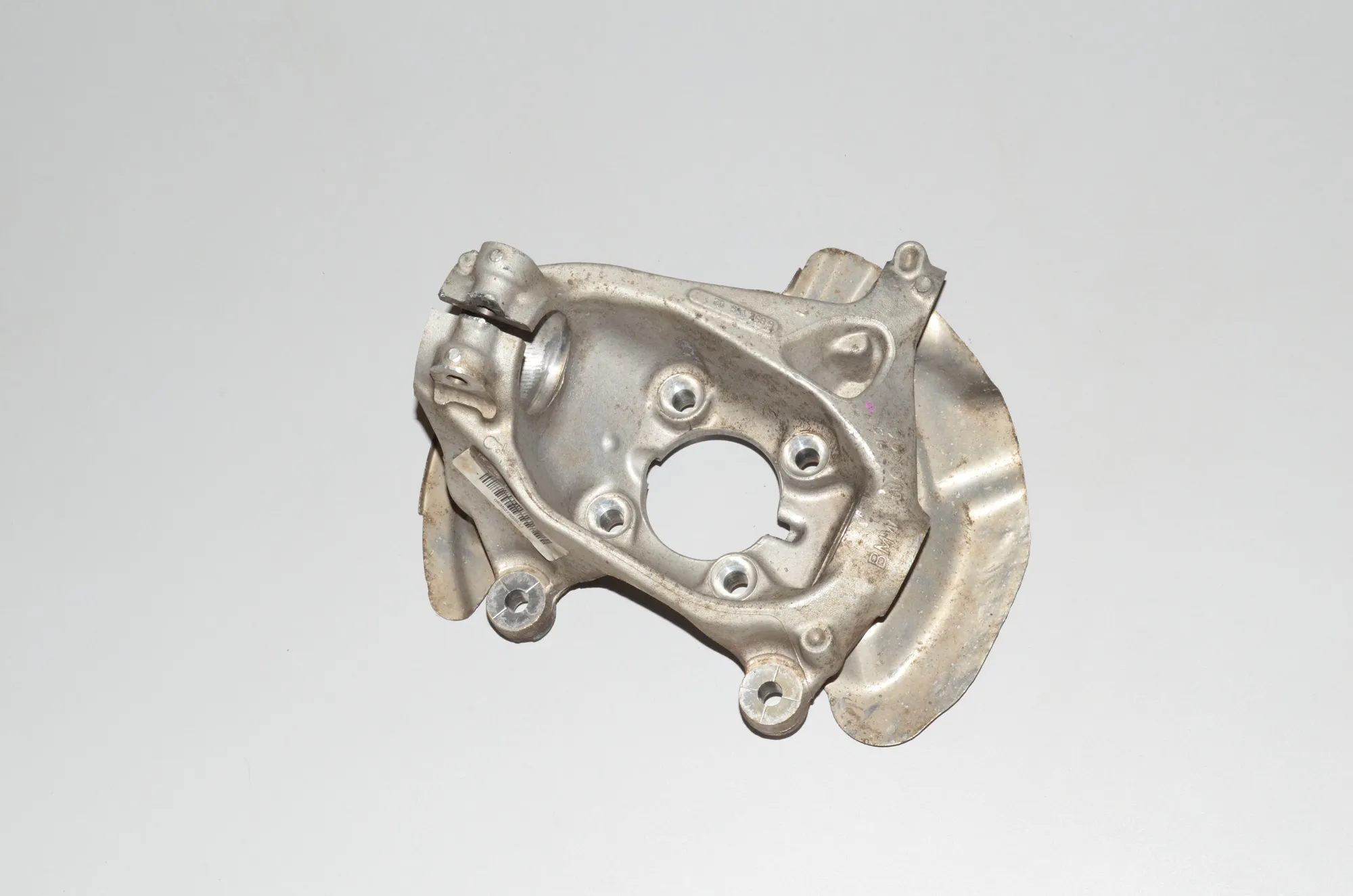 Front Left Wheel Hub – OEM 6852159 · BMW i3 (I01) Hybrid 2016 – 4