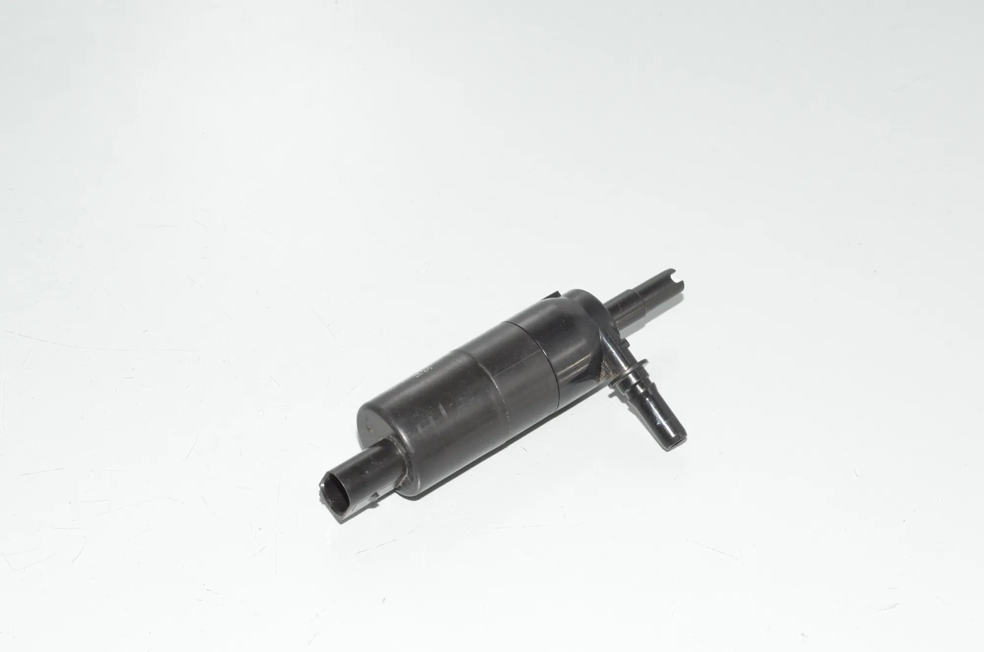 Headlight Washer Motor – OEM 7217792 · BMW 3 (F30, F80) 320 i Efficient Dynamics 2014 – 4