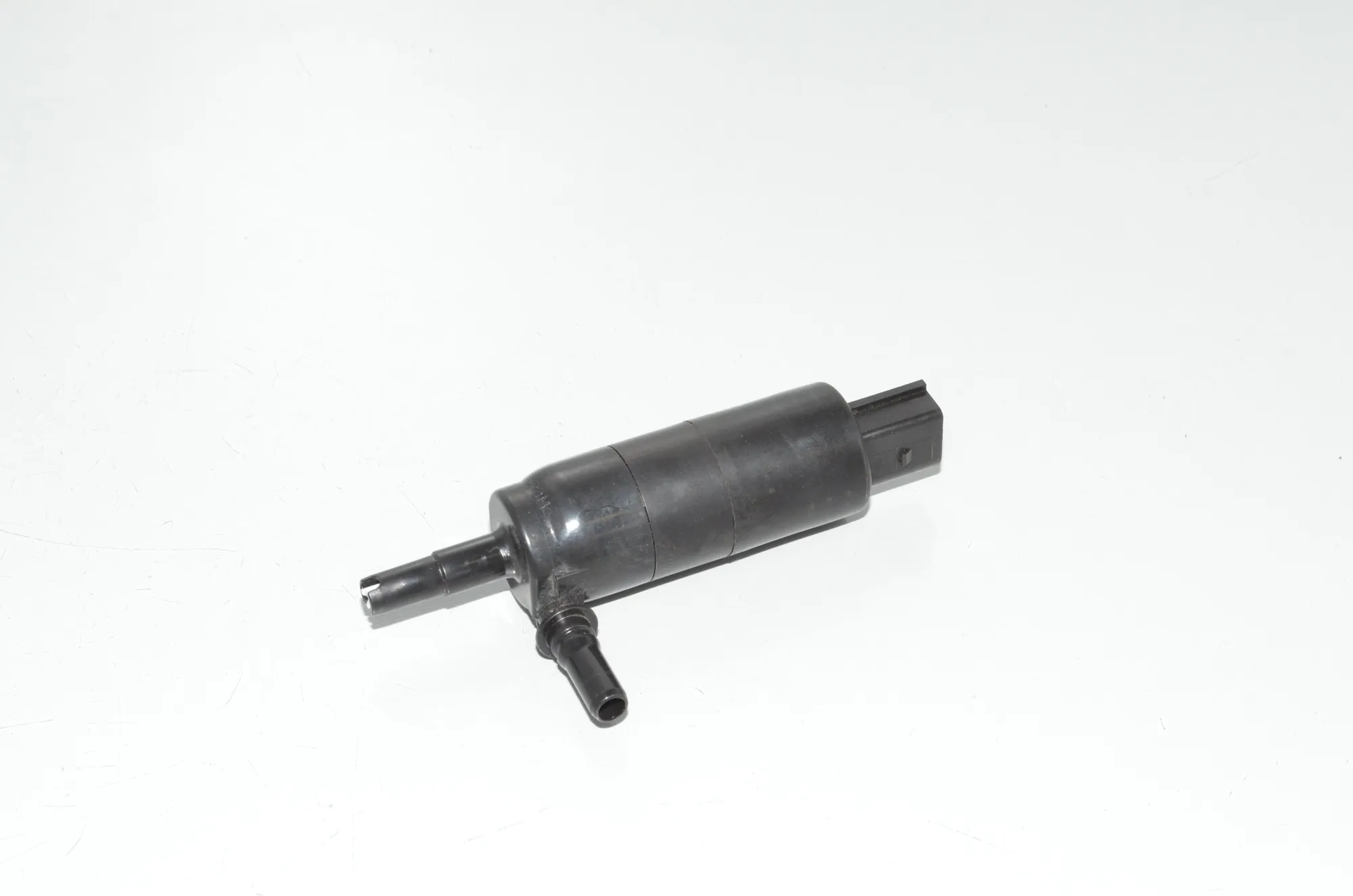Headlight Washer Motor – OEM 7217792 · BMW 3 (F30, F80) 320 i Efficient Dynamics 2014 – 2
