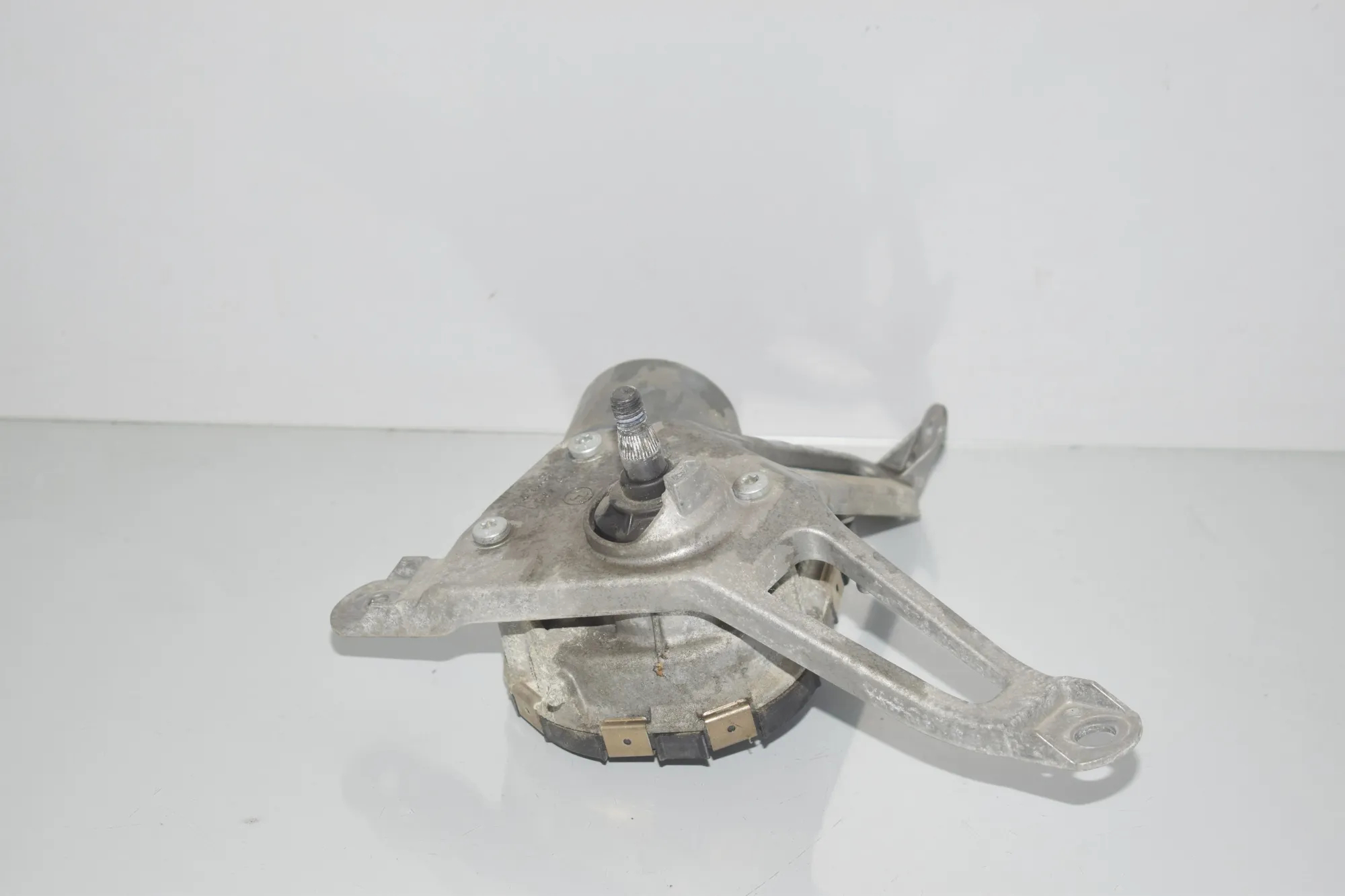 Front Windshield Wiper Mechanism – OEM 7359449 · BMW i3 (I01) Hybrid 2016