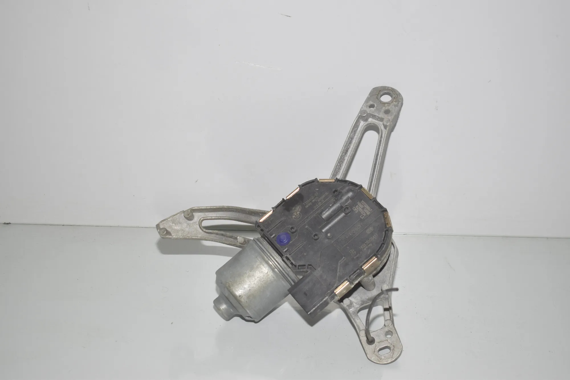 Front Windshield Wiper Mechanism – OEM 7359450 · BMW i3 (I01) Hybrid 2016 – 3