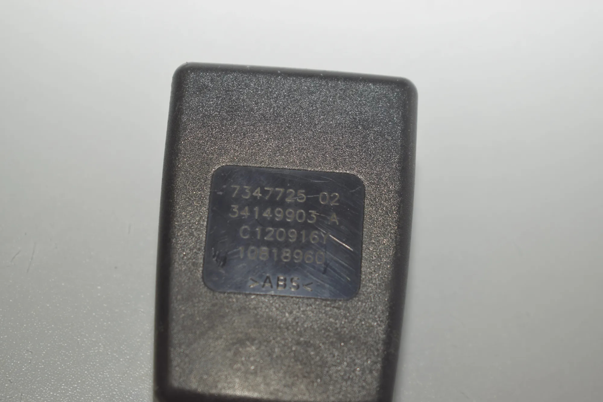 Rear Left Seat Buckle – OEM 7347725 · BMW i3 (I01) Hybrid 2016 – 5