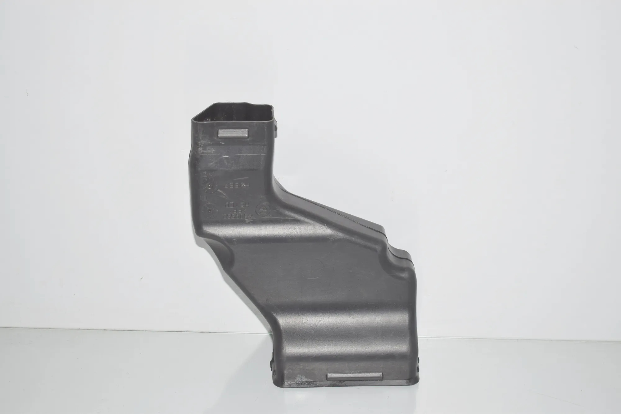 Interior Air Duct Channel – OEM 9309550 · BMW i3 (I01) Hybrid 2016 – 2