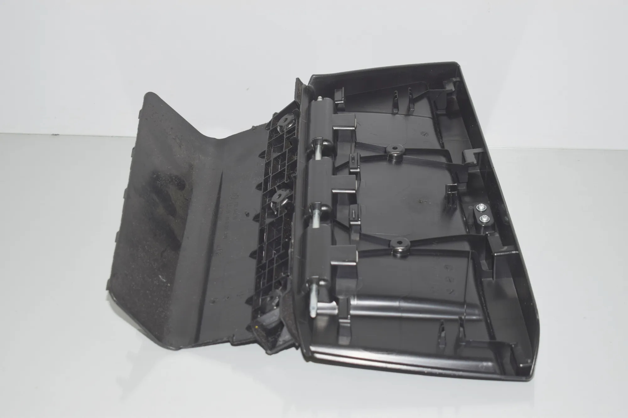Other Trim Parts – OEM 9283010 · BMW i3 (I01) Hybrid 2016 – 4