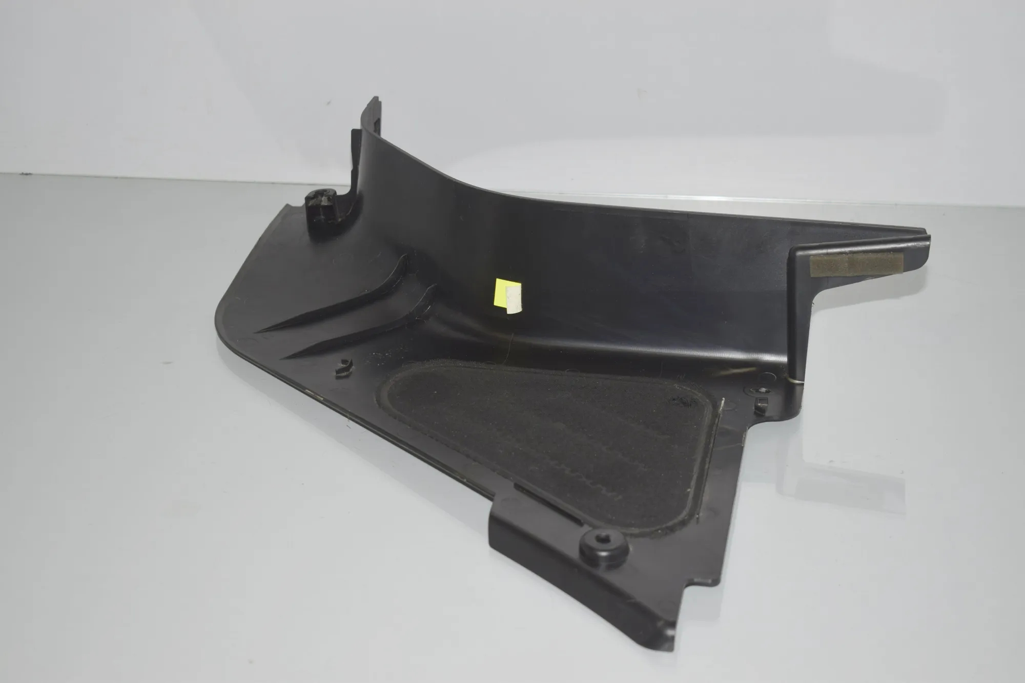 Front Right Interior Step Trim – OEM 7272418 · BMW i3 (I01) Hybrid 2016 – 4