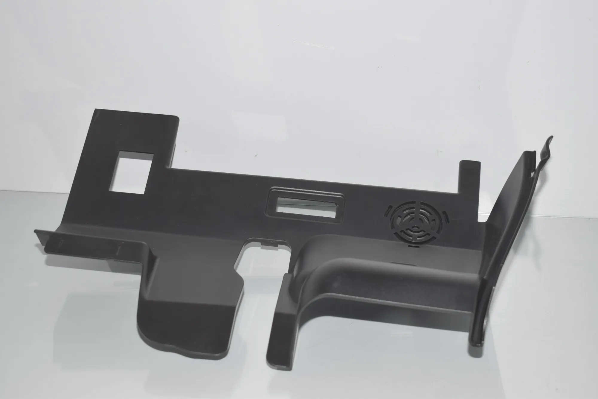 Dashboard Lower Trim – OEM 9283030 · BMW i3 (I01) Hybrid 2016 – 2