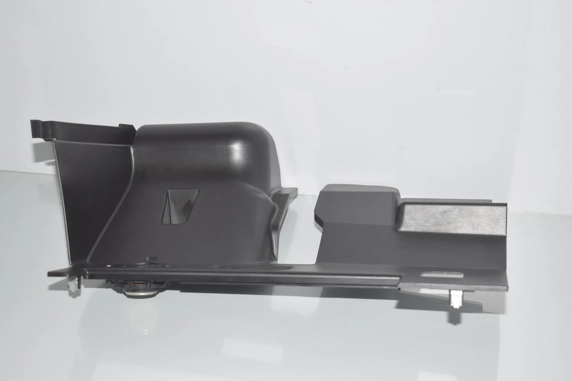 Dashboard Lower Trim – OEM 9283030 · BMW i3 (I01) Hybrid 2016