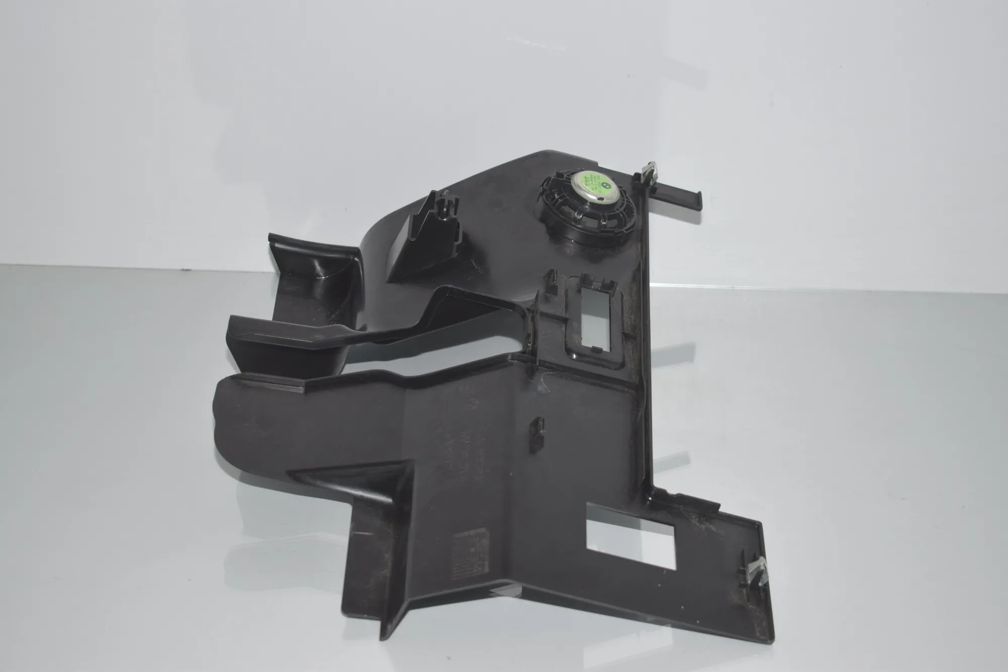 Dashboard Lower Trim – OEM 9283030 · BMW i3 (I01) Hybrid 2016 – 4