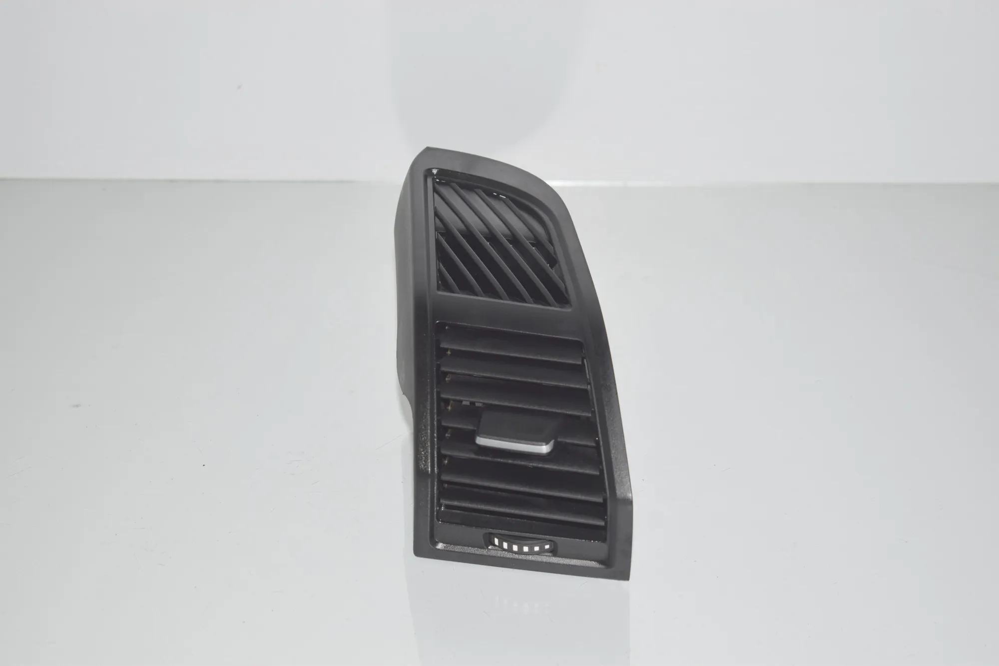 Dashboard Air Vents – OEM 9283003 · BMW i3 (I01) Hybrid 2016