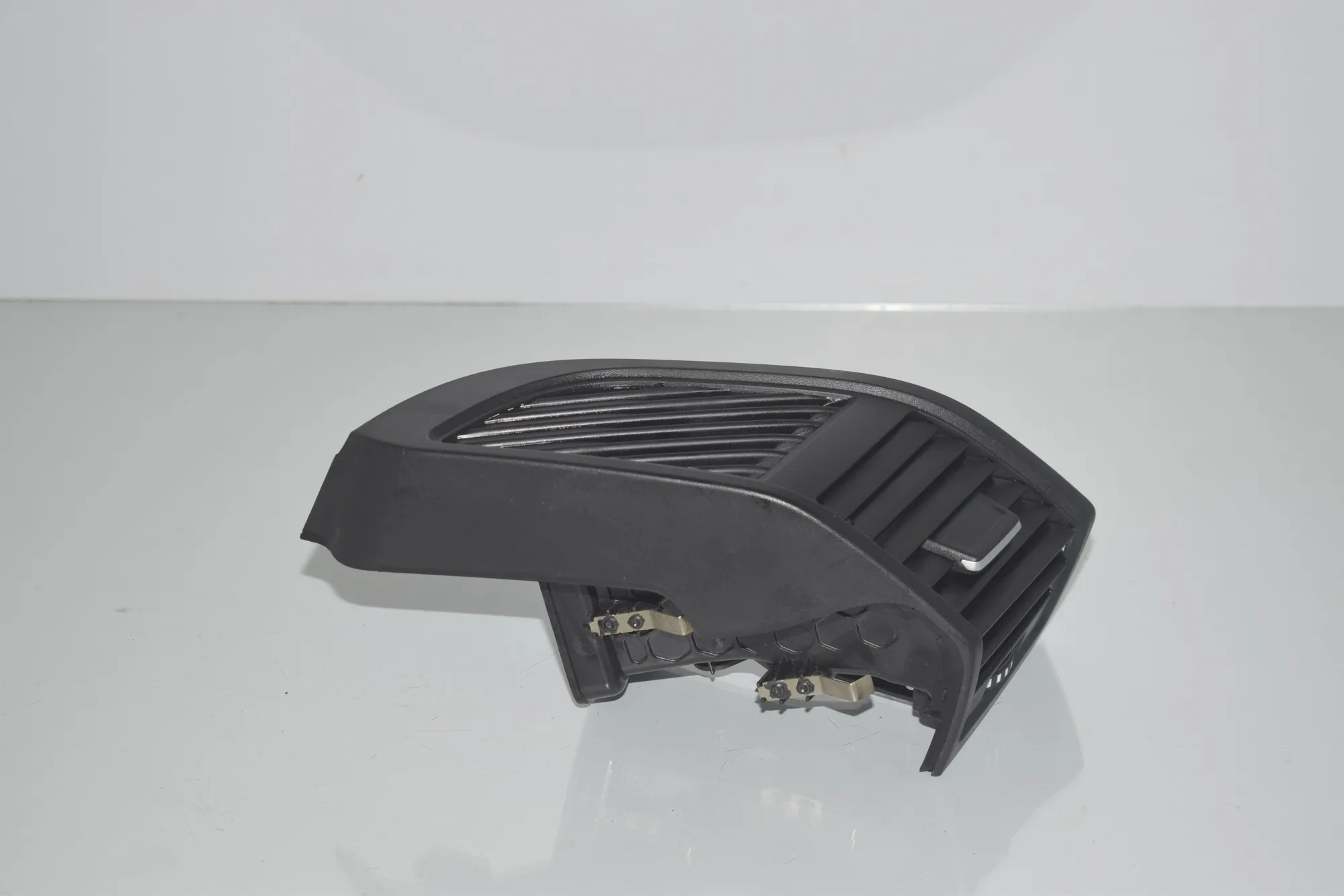 Dashboard Air Vents – OEM 9283003 · BMW i3 (I01) Hybrid 2016 – 2