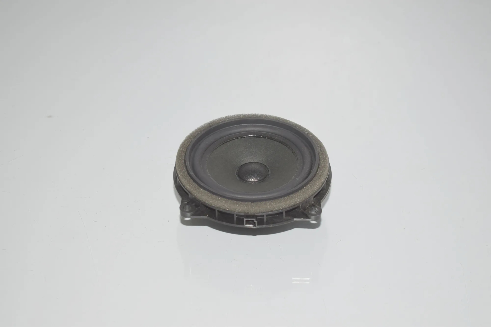 Front Left Door Speaker – OEM 9274700 · BMW i3 (I01) Hybrid 2016